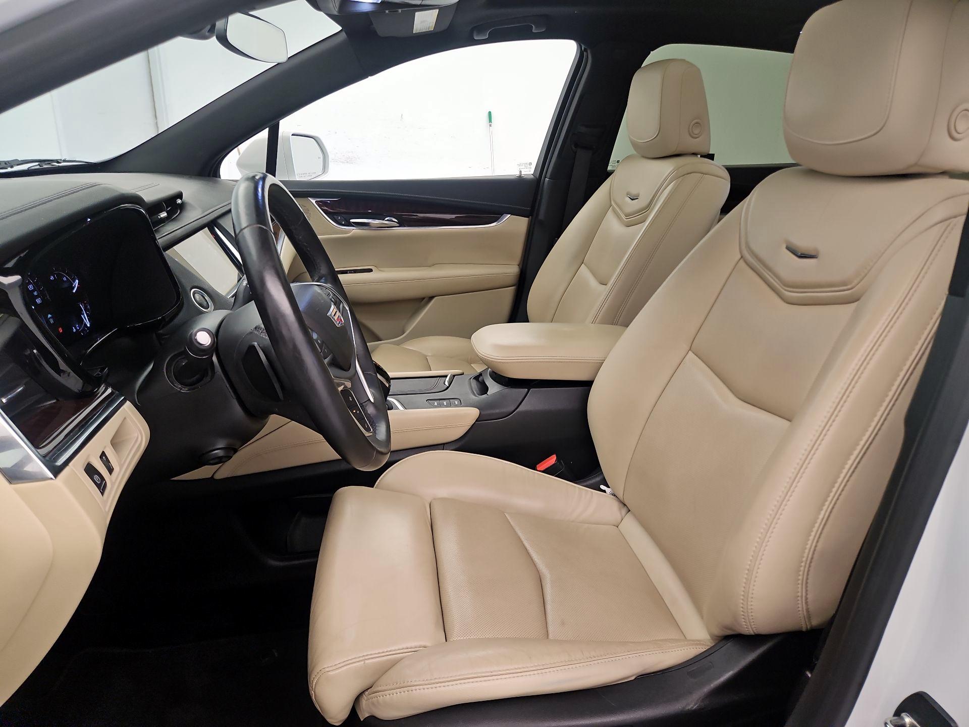Thumbnail: 2017 Cadillac XT5 - 11