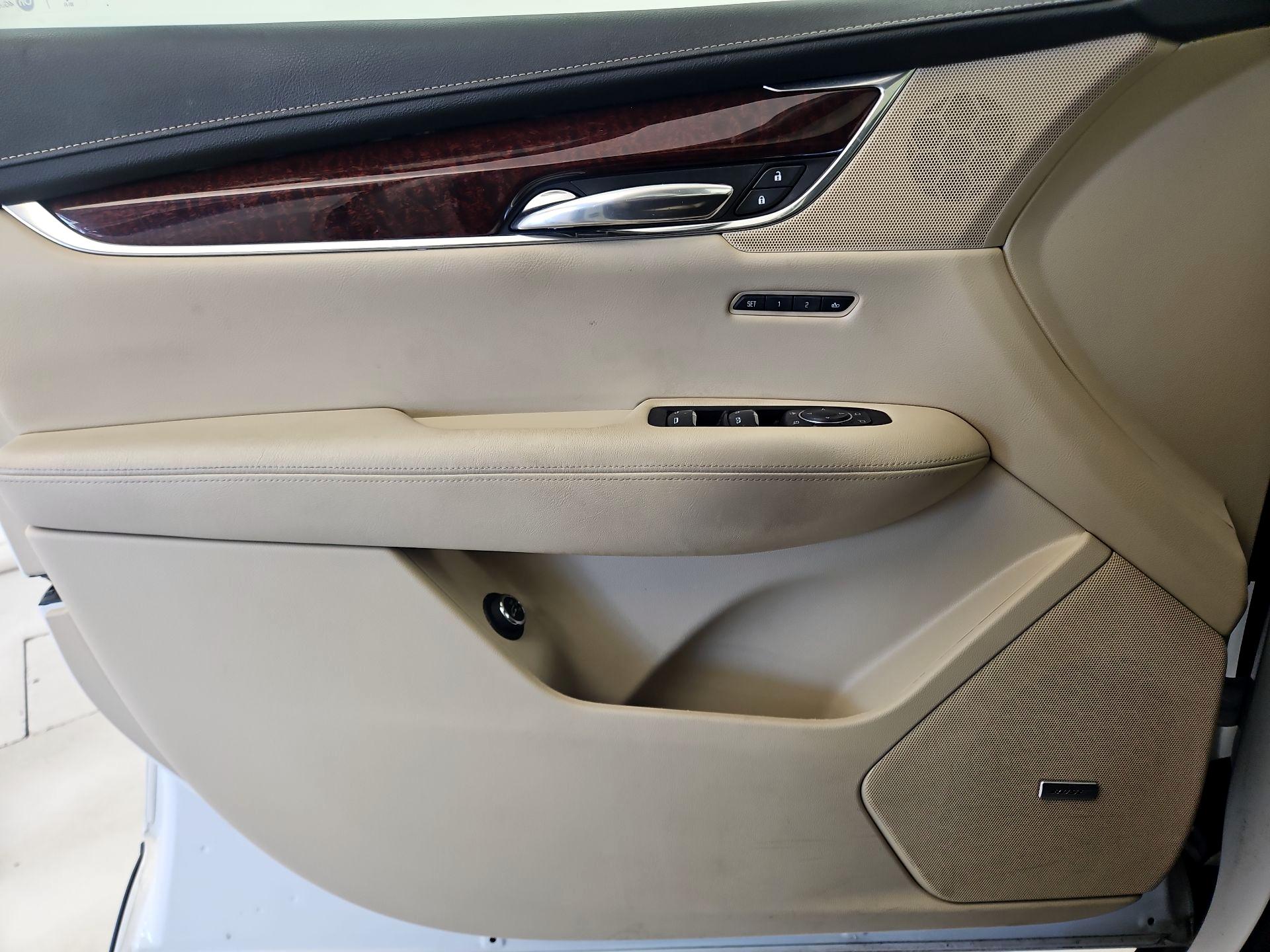 Thumbnail: 2017 Cadillac XT5 - 12