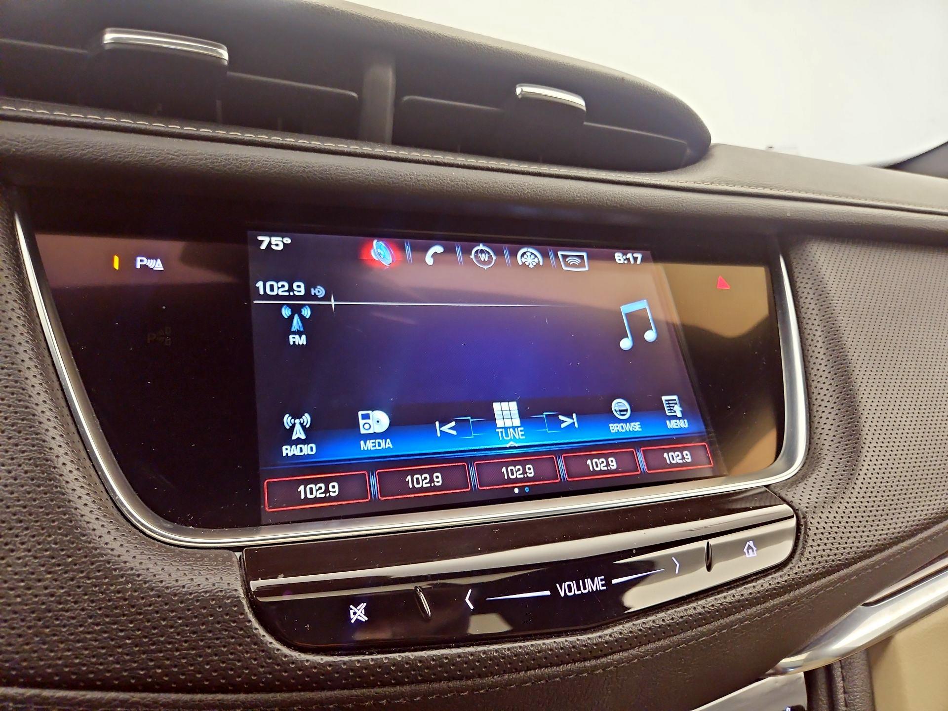 Thumbnail: 2017 Cadillac XT5 - 15