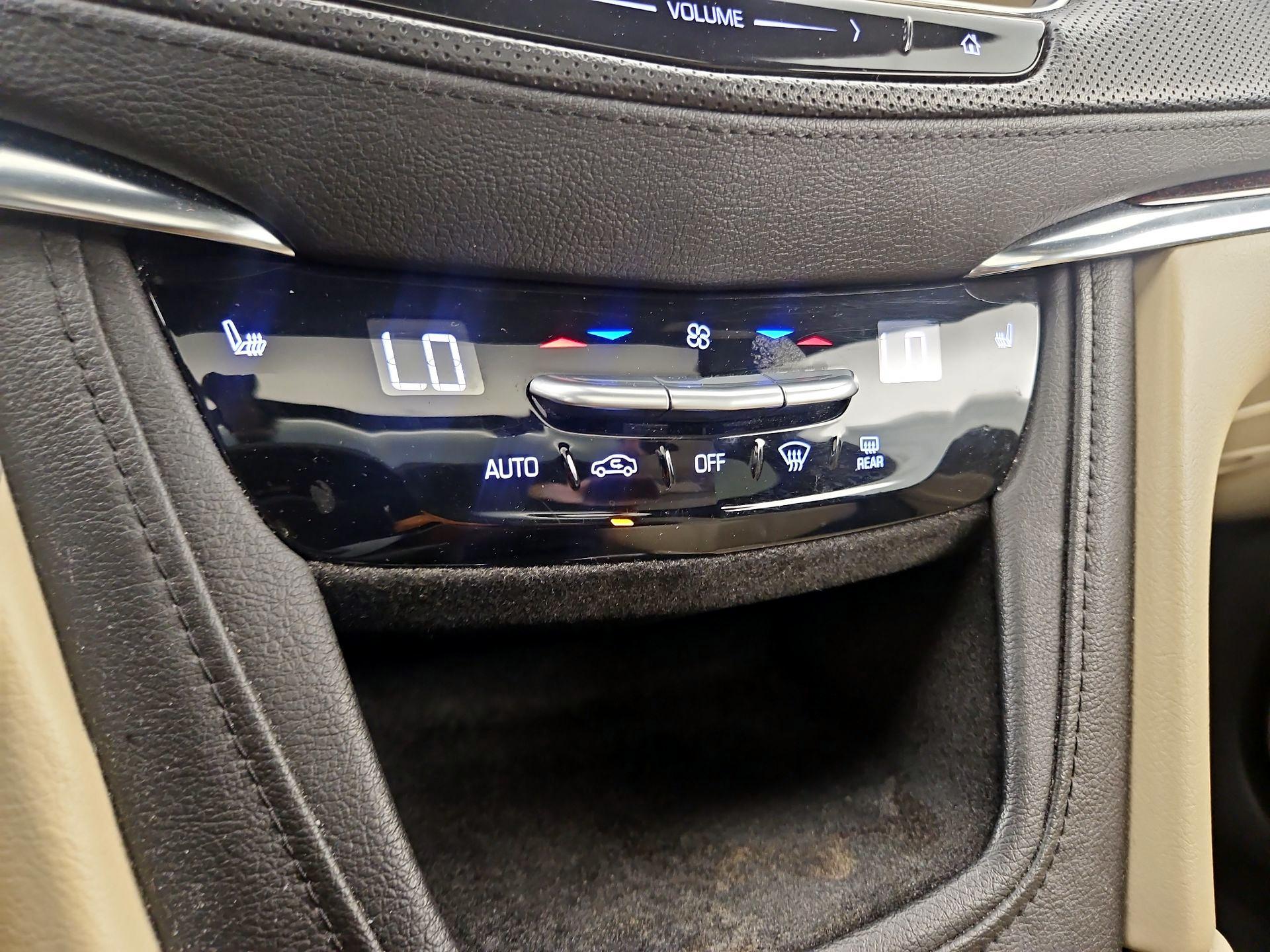 Thumbnail: 2017 Cadillac XT5 - 16