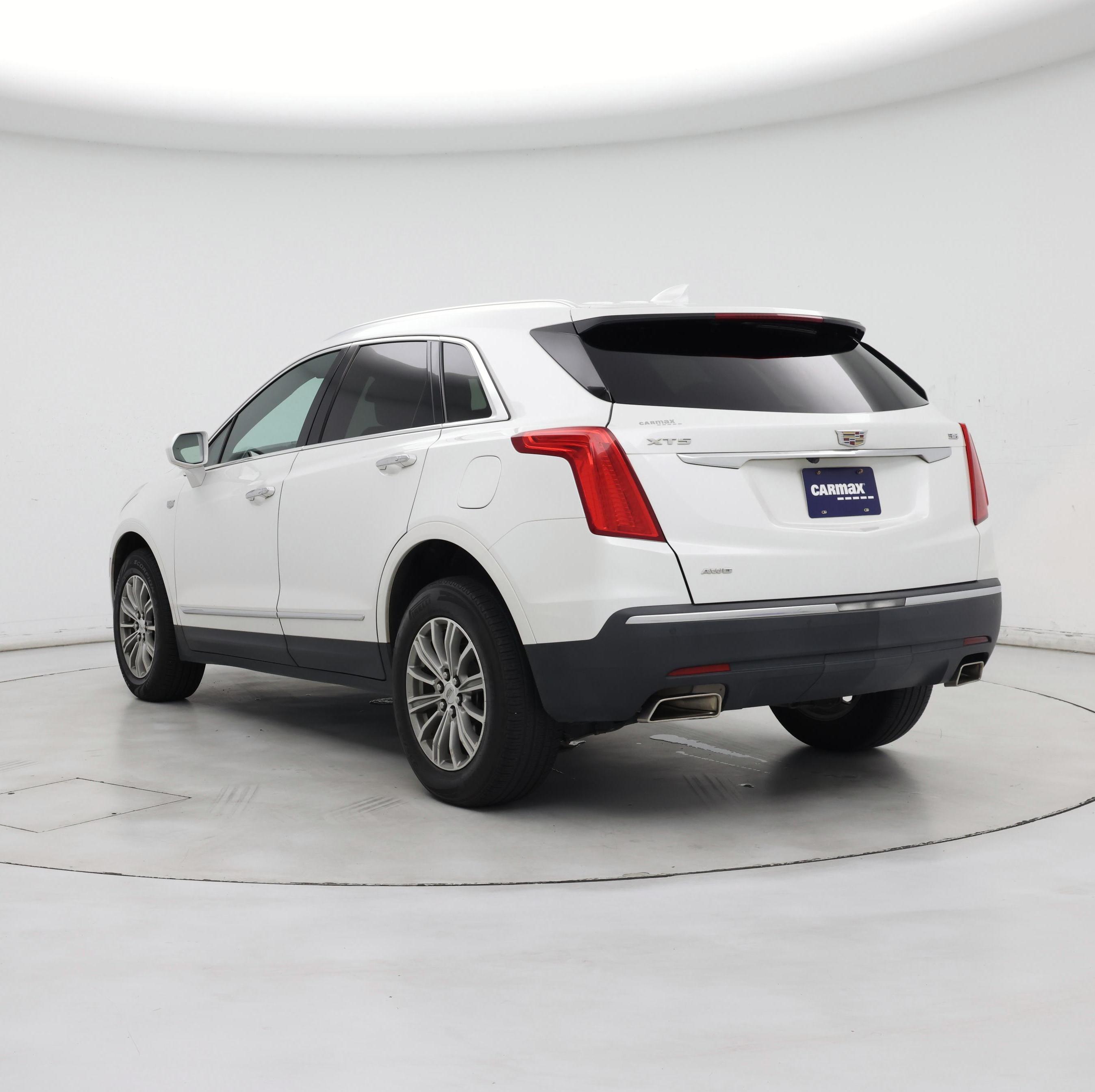 Thumbnail: 2017 Cadillac XT5 - 2