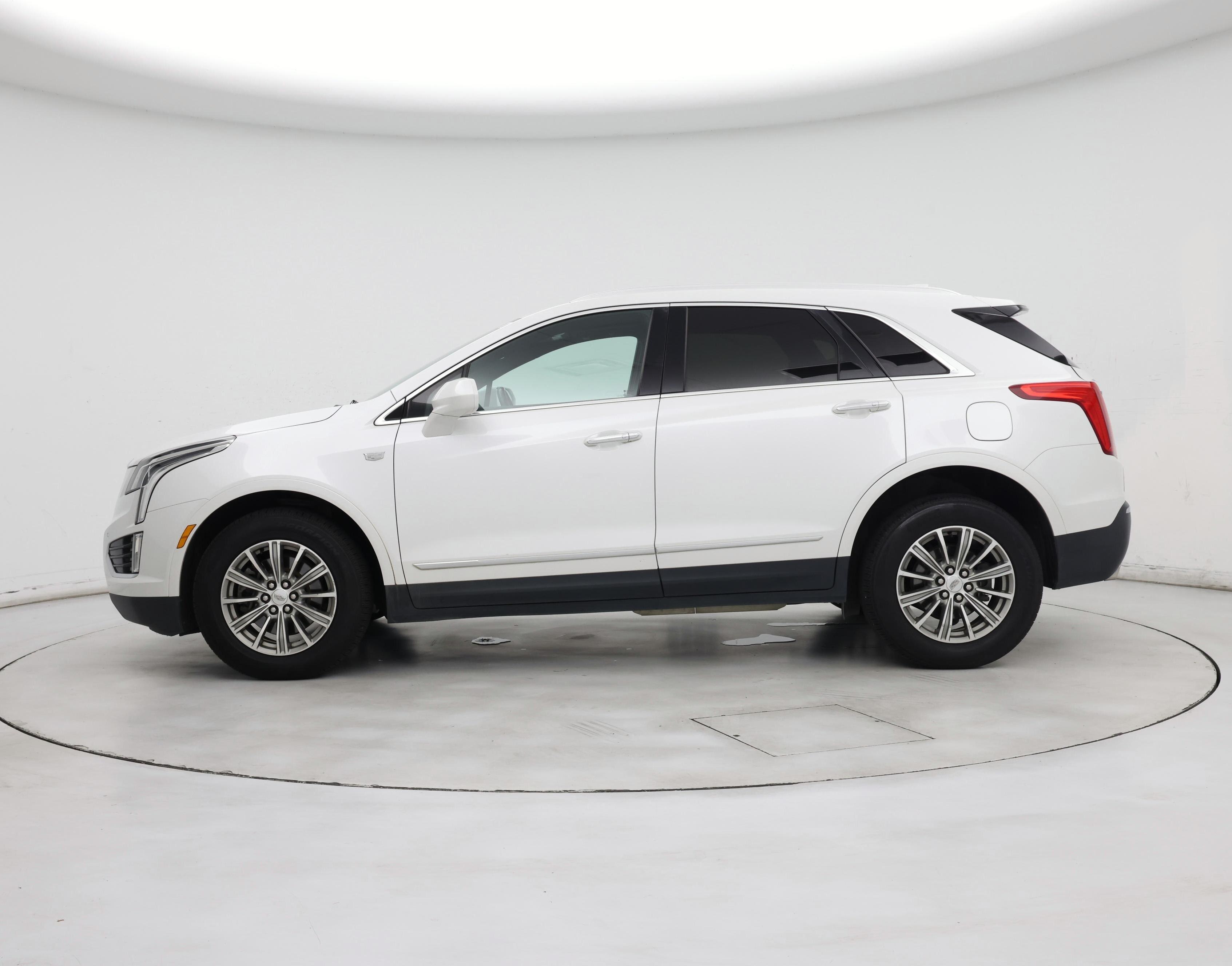 Thumbnail: 2017 Cadillac XT5 - 3