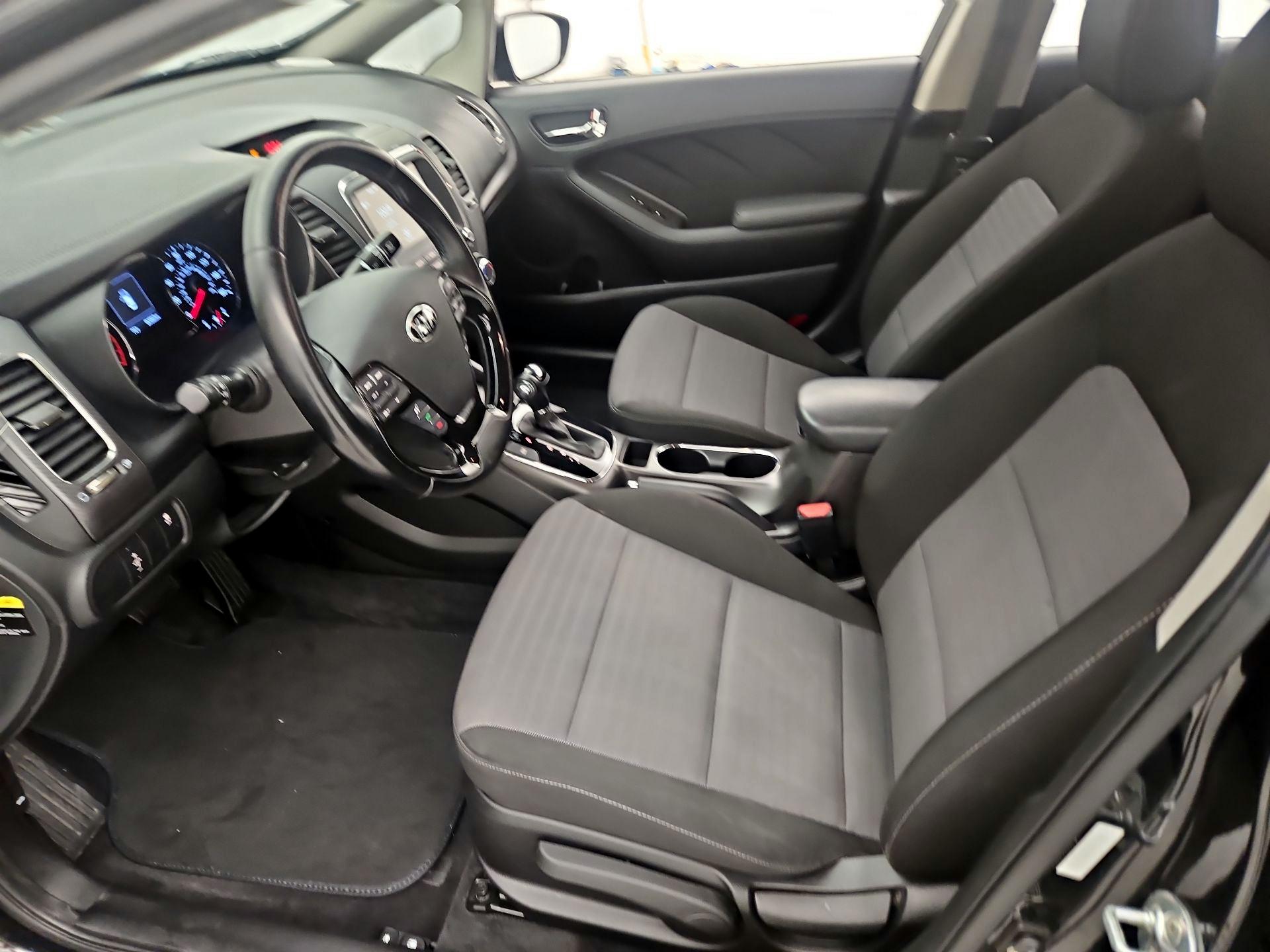 Thumbnail: 2017 Kia Forte - 11