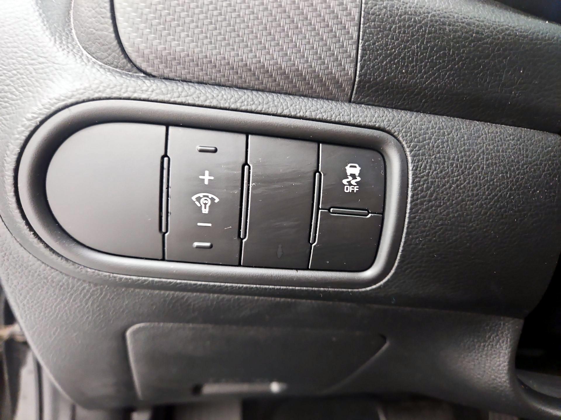 Thumbnail: 2017 Kia Forte - 13