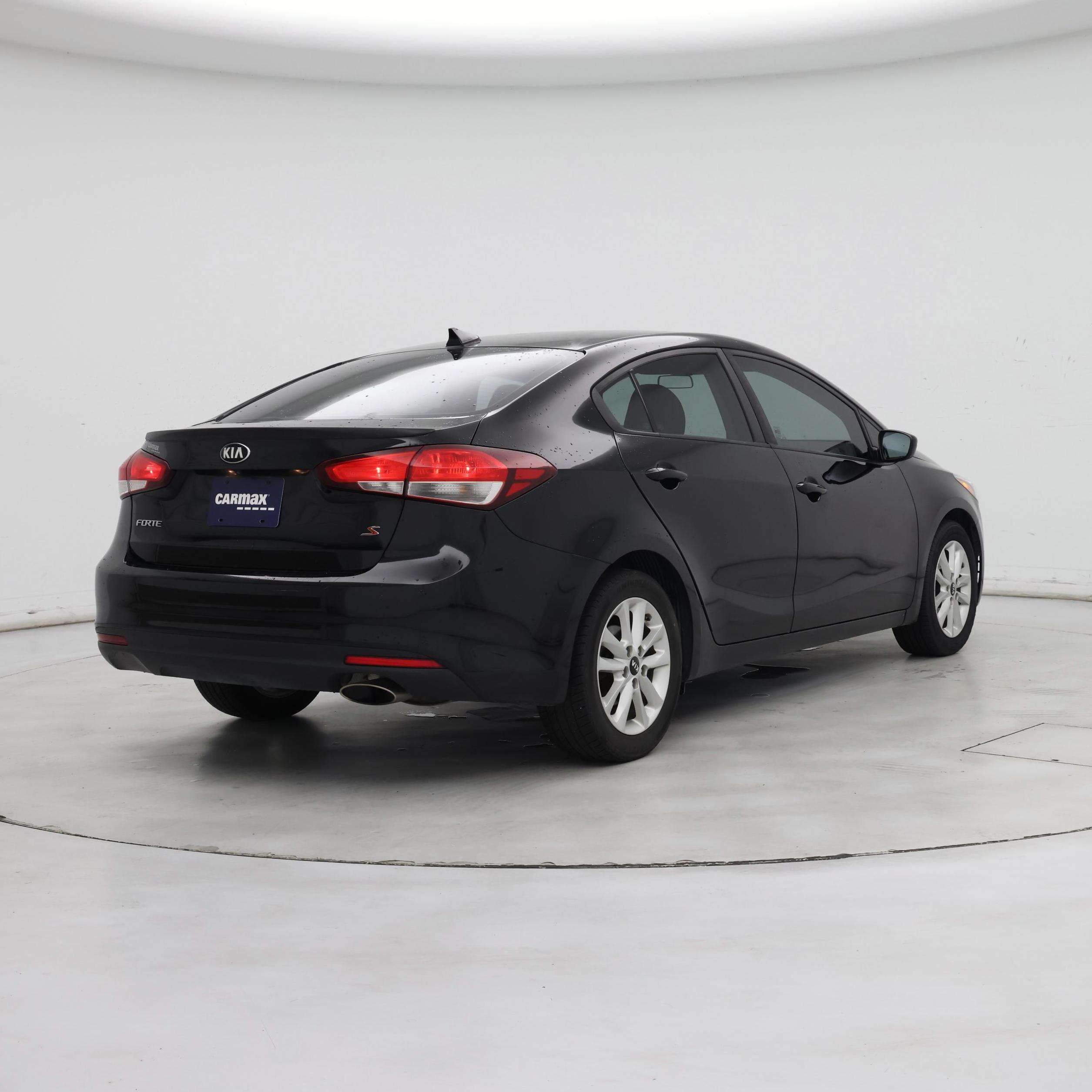 Thumbnail: 2017 Kia Forte - 8