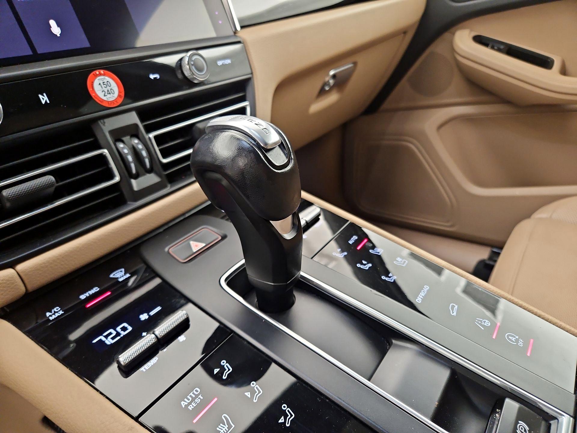 Thumbnail: 2023 Porsche Macan - 18