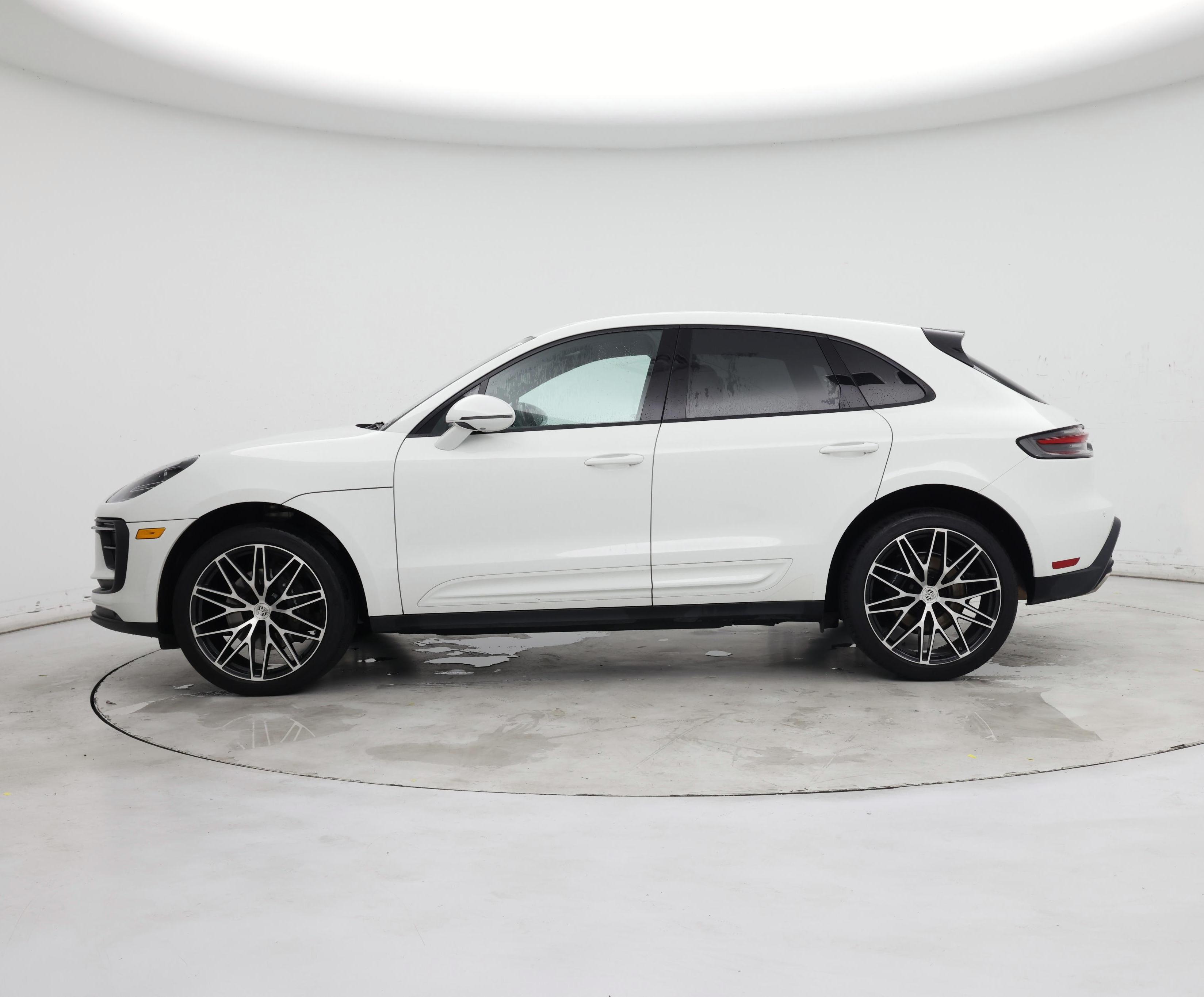 Thumbnail: 2023 Porsche Macan - 3