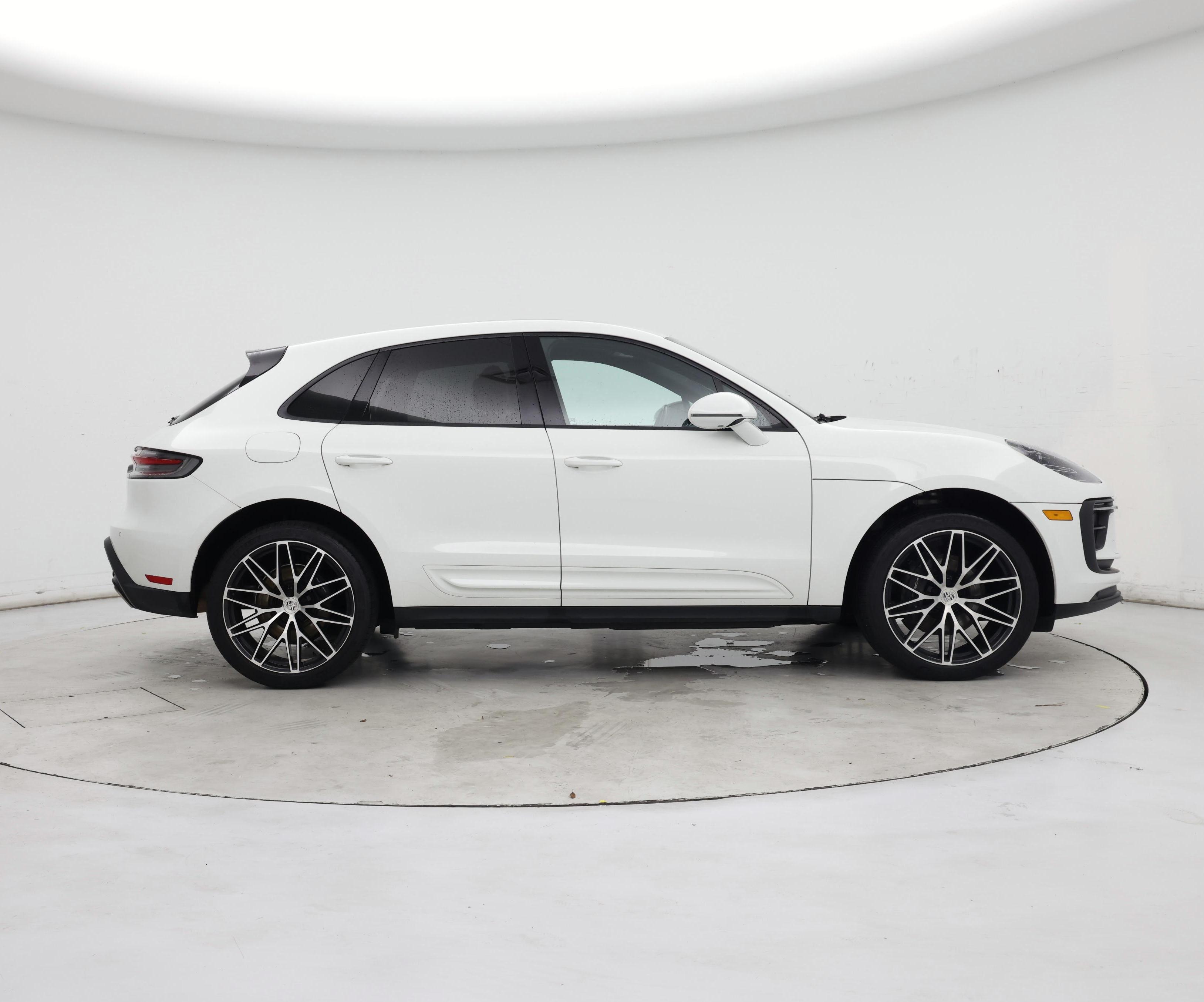 Thumbnail: 2023 Porsche Macan - 7
