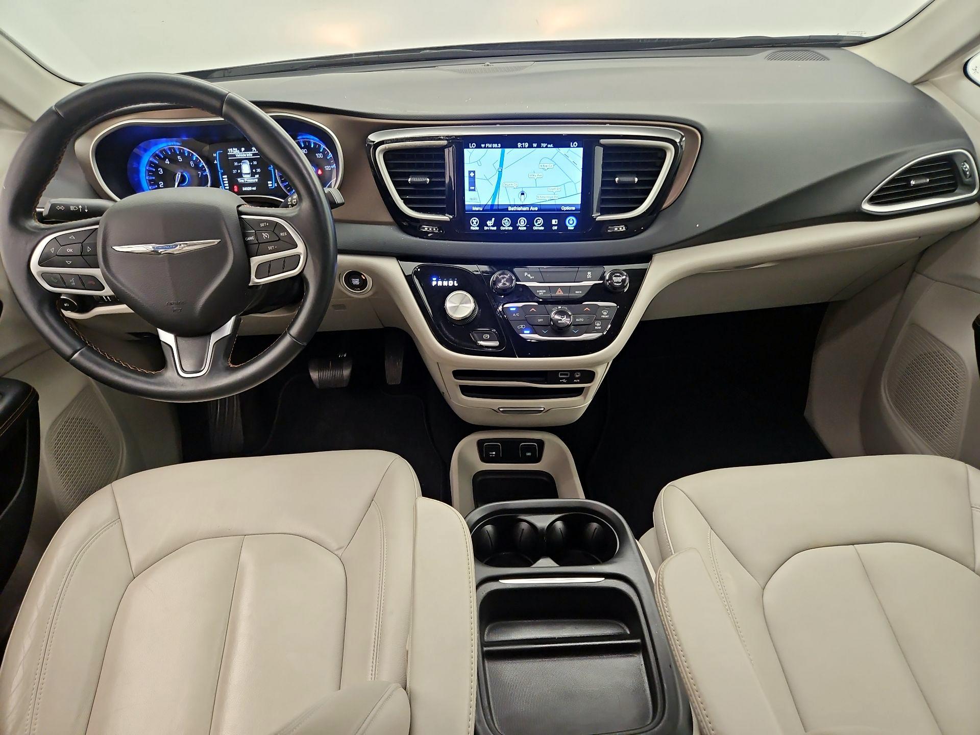 Thumbnail: 2017 Chrysler Pacifica - 9
