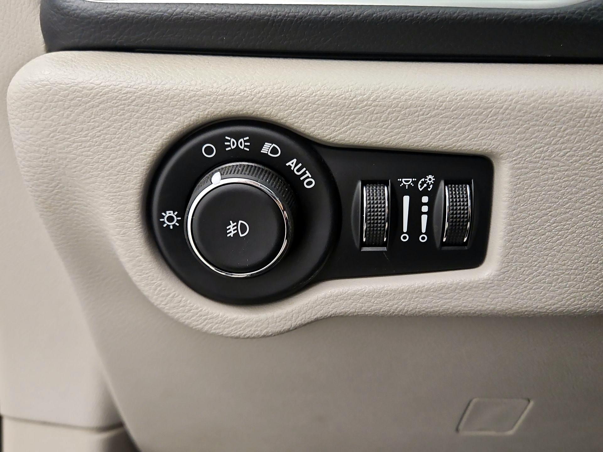 Thumbnail: 2017 Chrysler Pacifica - 13