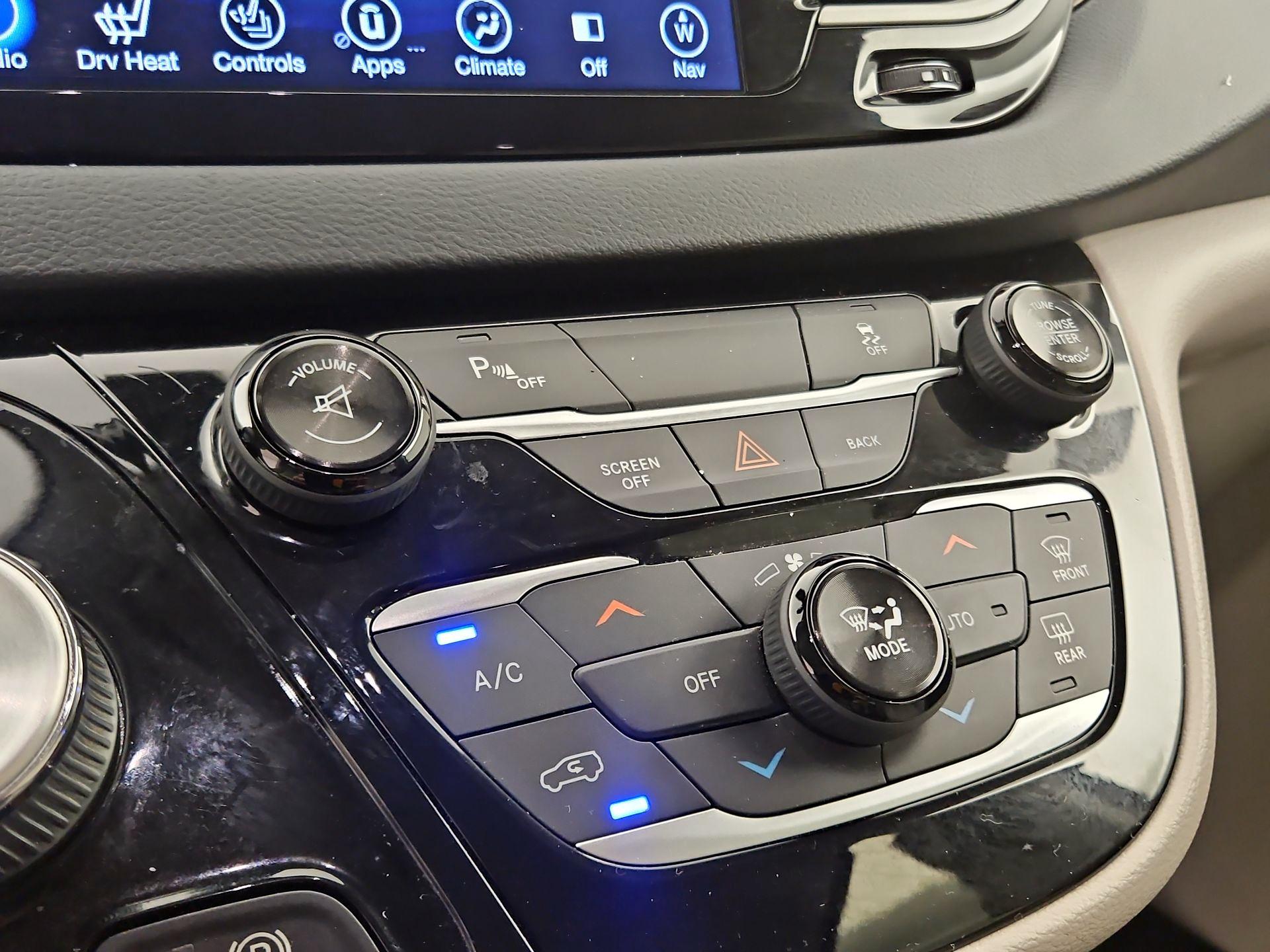Thumbnail: 2017 Chrysler Pacifica - 17