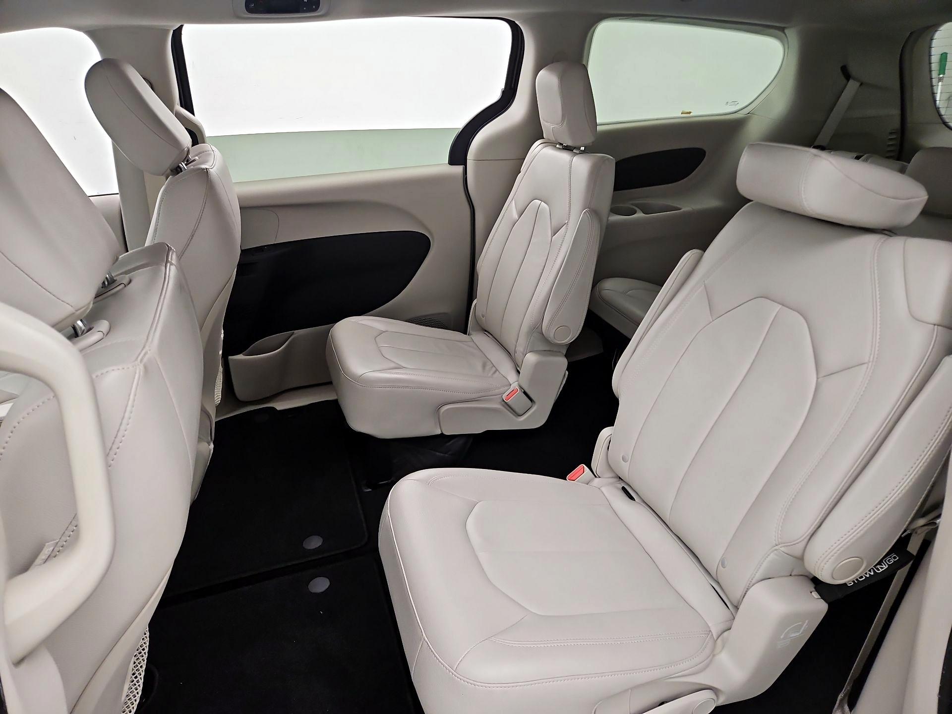 Thumbnail: 2017 Chrysler Pacifica - 20