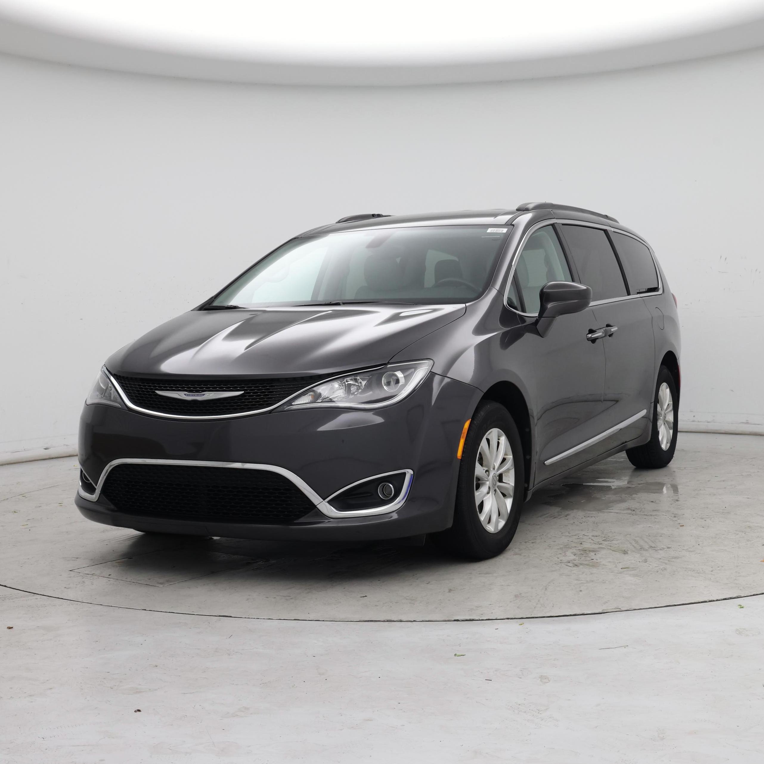 Thumbnail: 2017 Chrysler Pacifica - 4