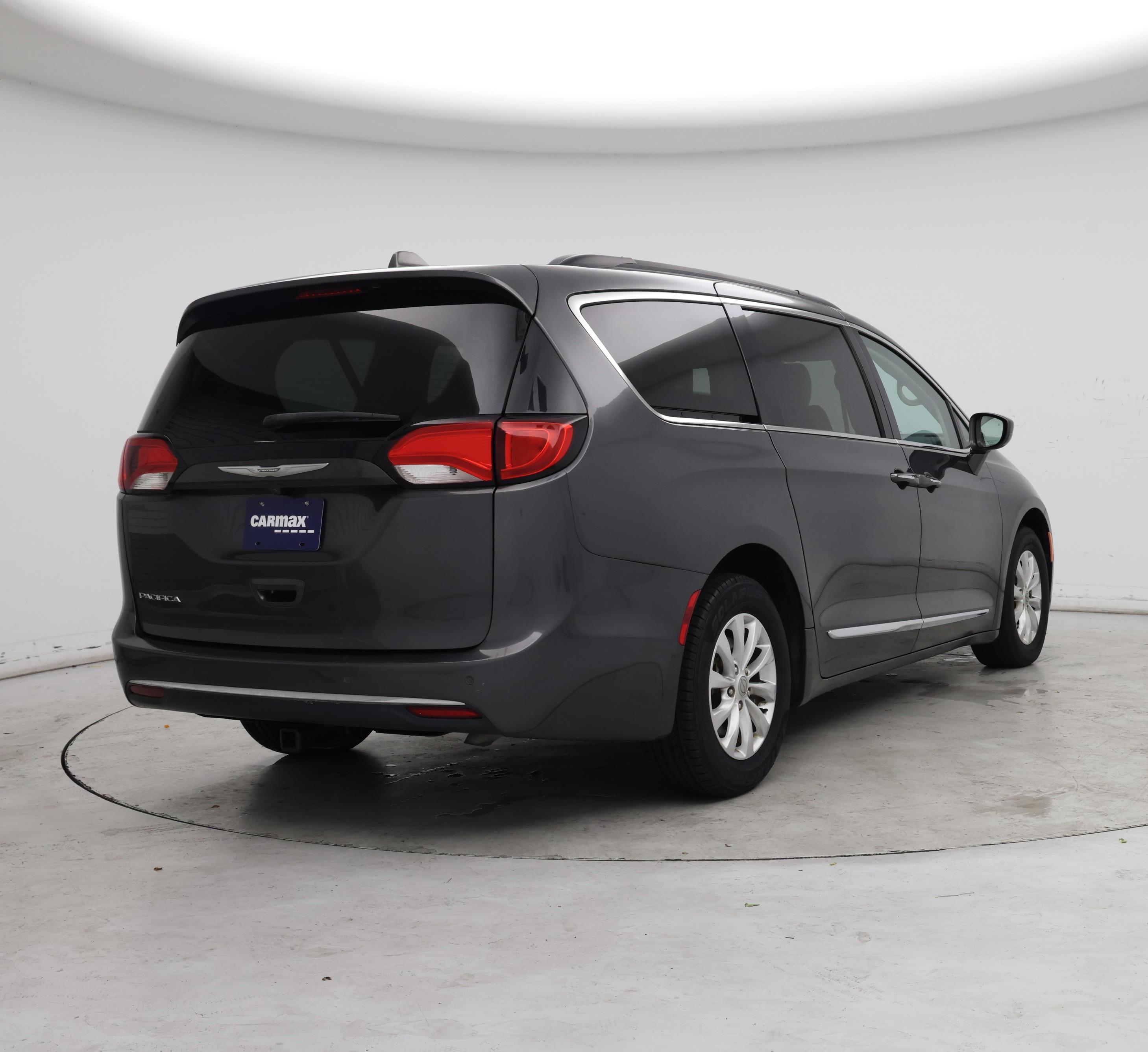 Thumbnail: 2017 Chrysler Pacifica - 8