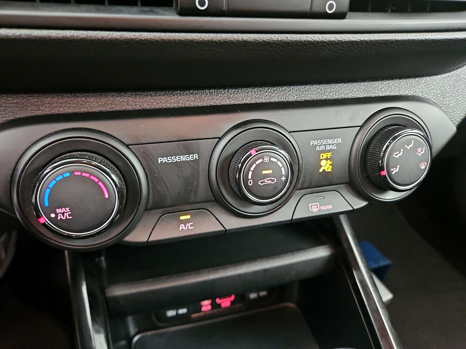 Thumbnail: 2020 Kia Forte - 16