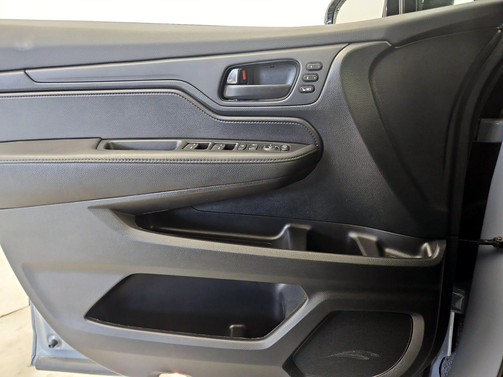 Thumbnail: 2023 Honda Odyssey - 12