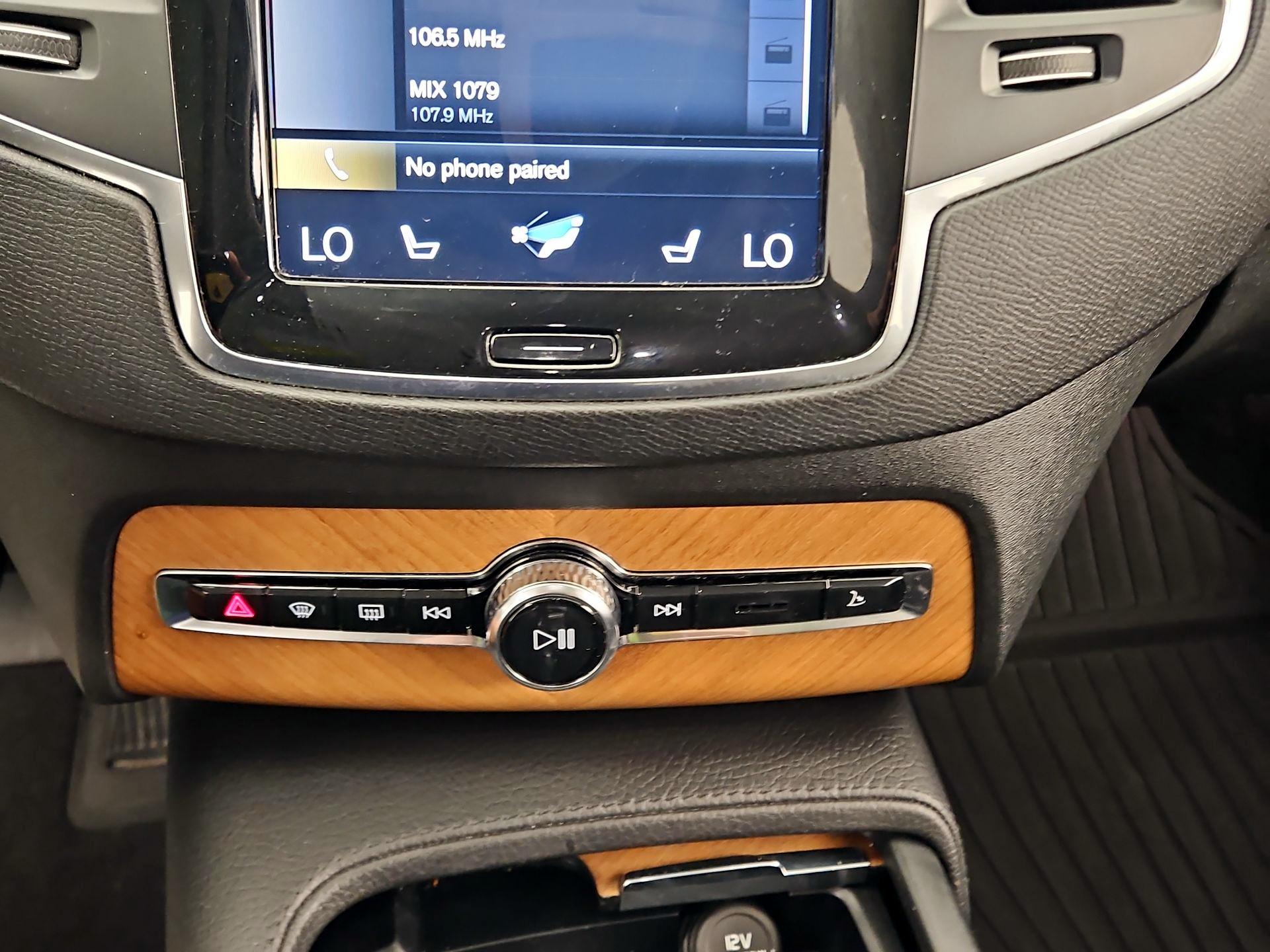 Thumbnail: 2021 Volvo XC90 - 16