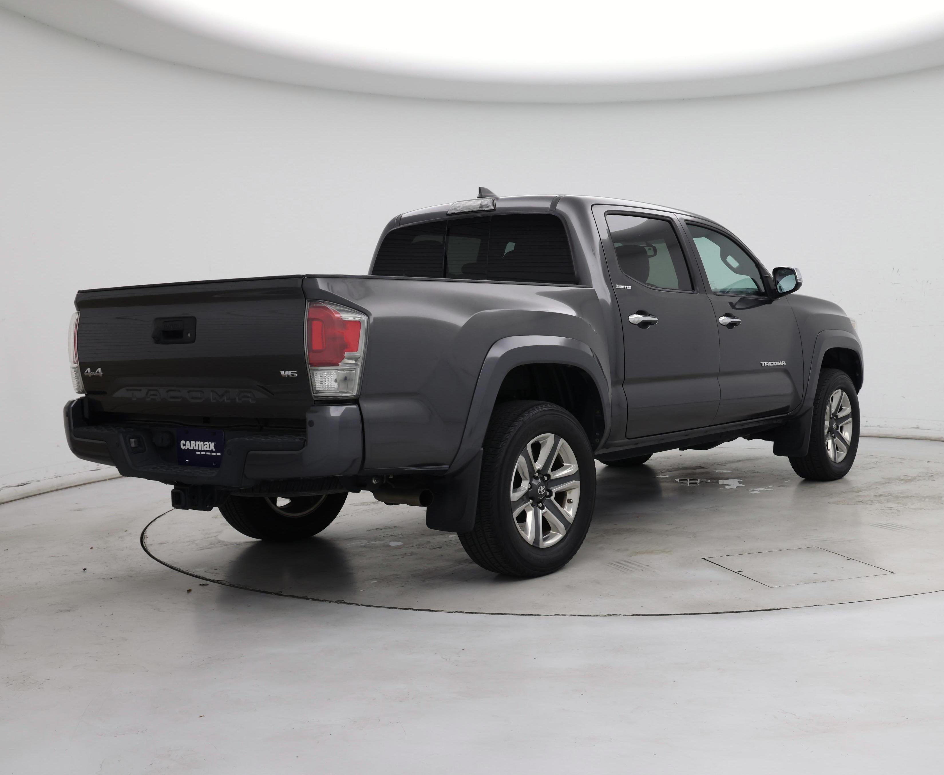 Thumbnail: 2017 Toyota Tacoma - 8