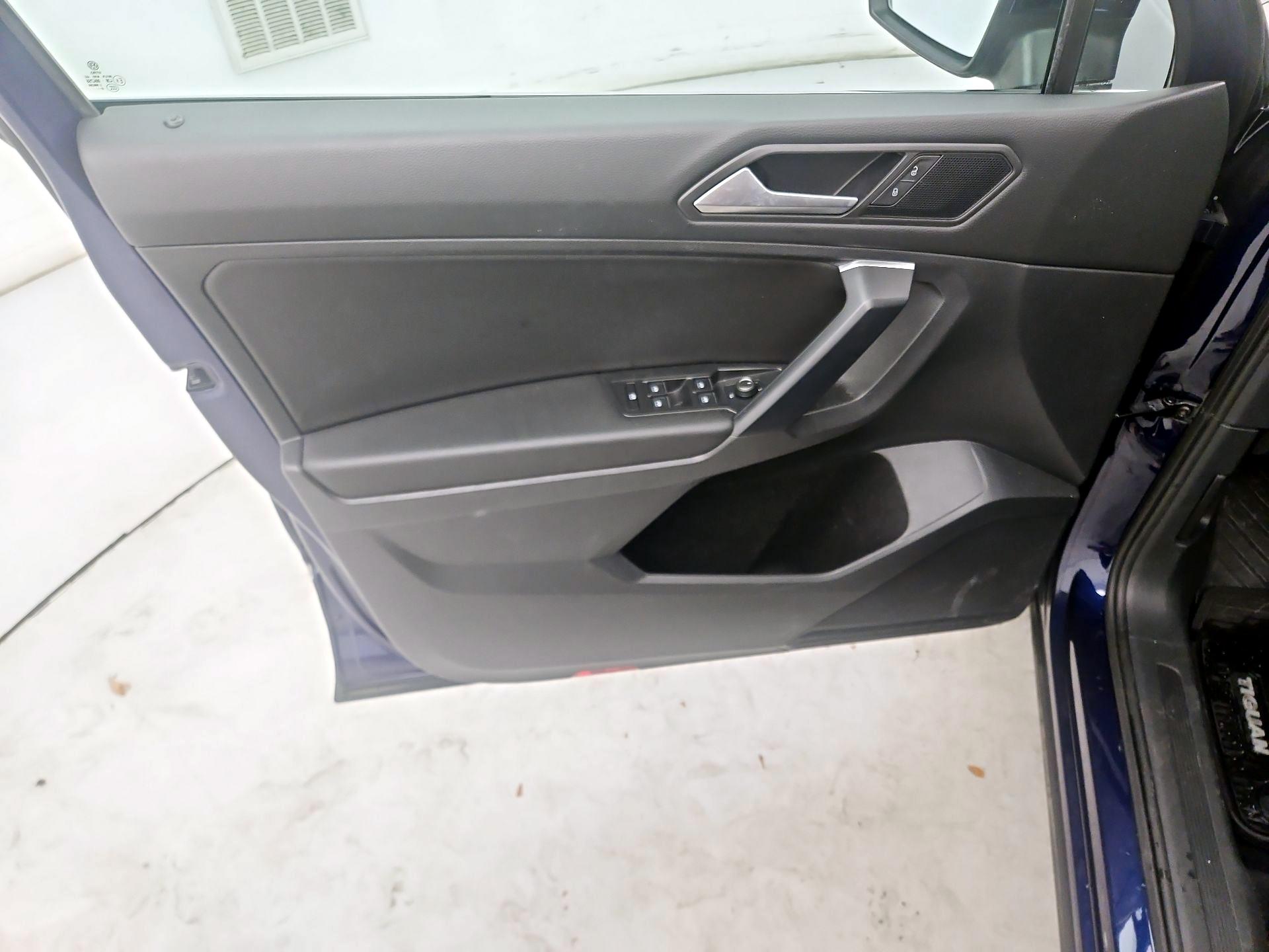 Thumbnail: 2021 Volkswagen Tiguan - 12