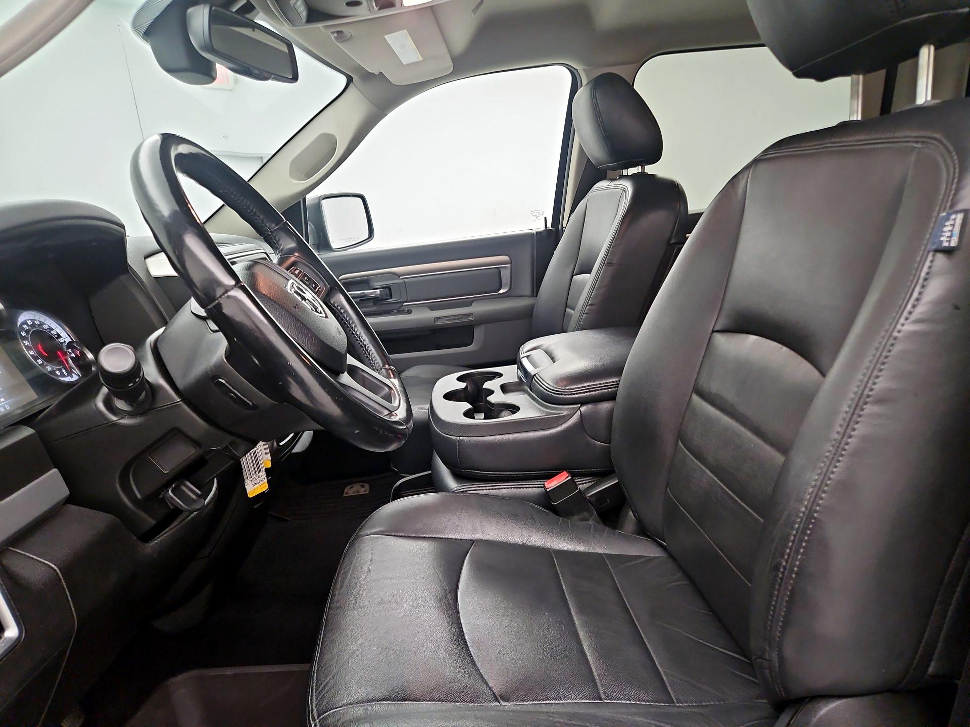 Thumbnail: 2019 RAM 1500 Classic - 11