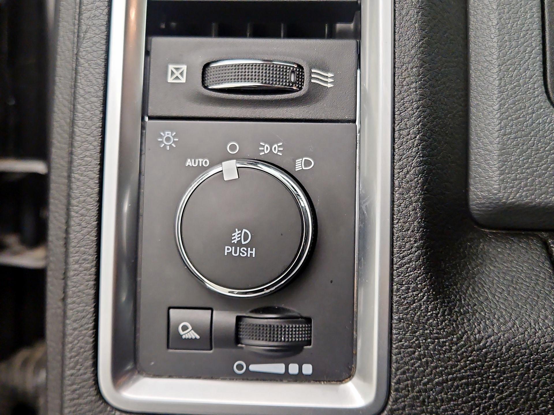 Thumbnail: 2019 RAM 1500 Classic - 13