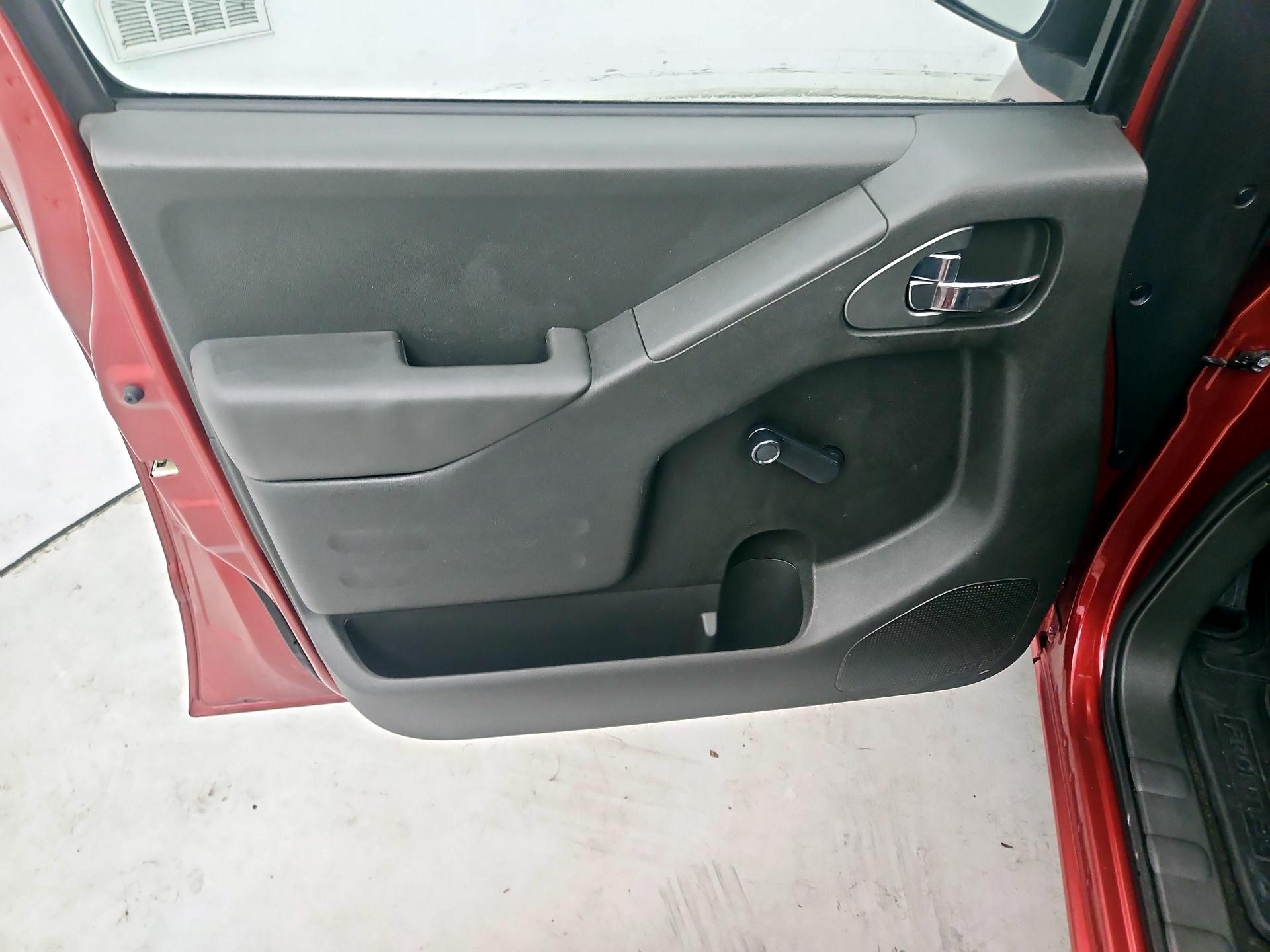 Thumbnail: 2015 Nissan Frontier - 12