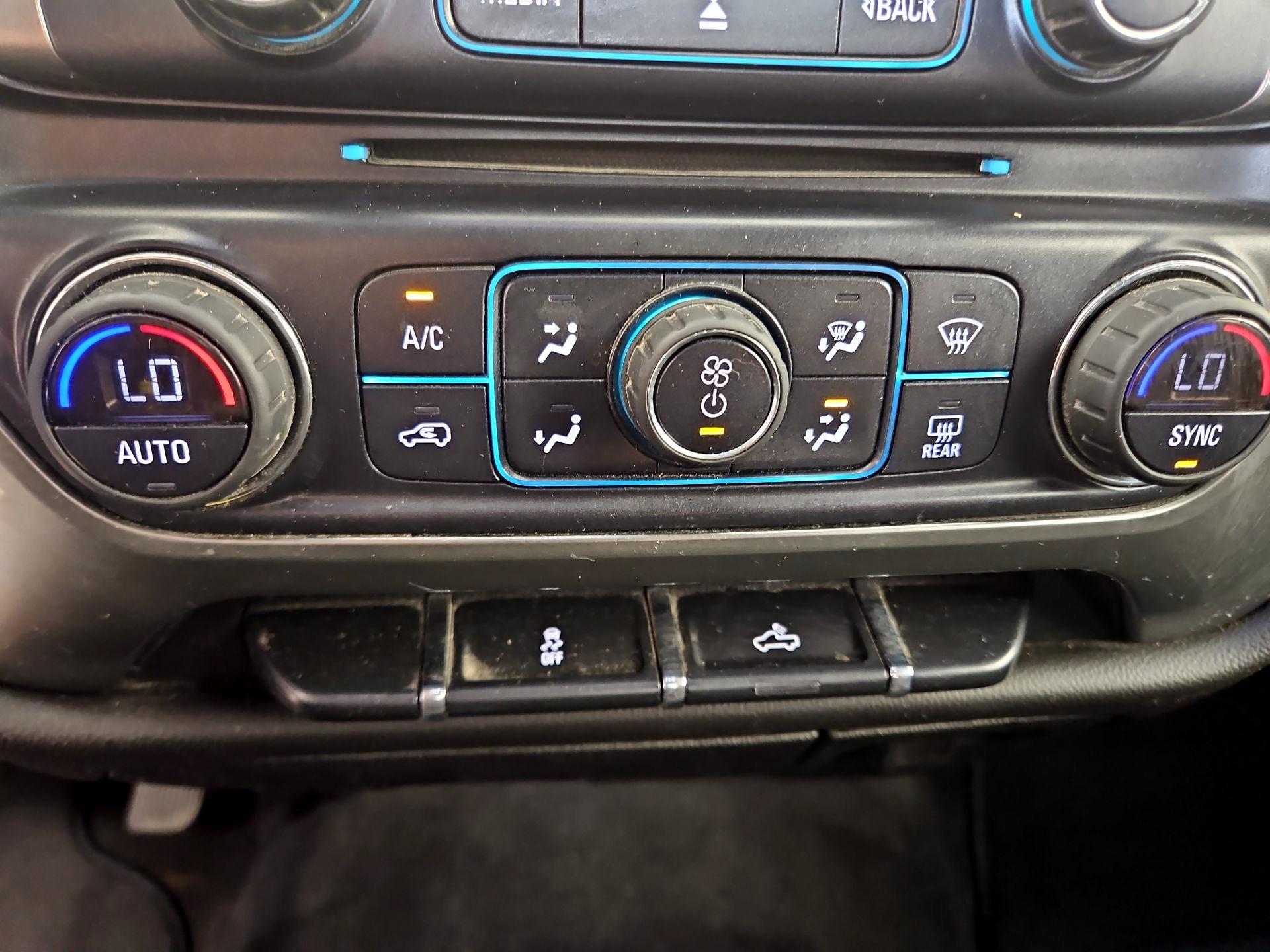 Thumbnail: 2019 Chevrolet Silverado 1500 - 16