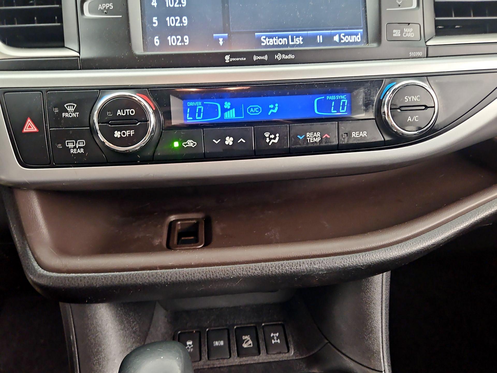 Thumbnail: 2019 Toyota Highlander - 16