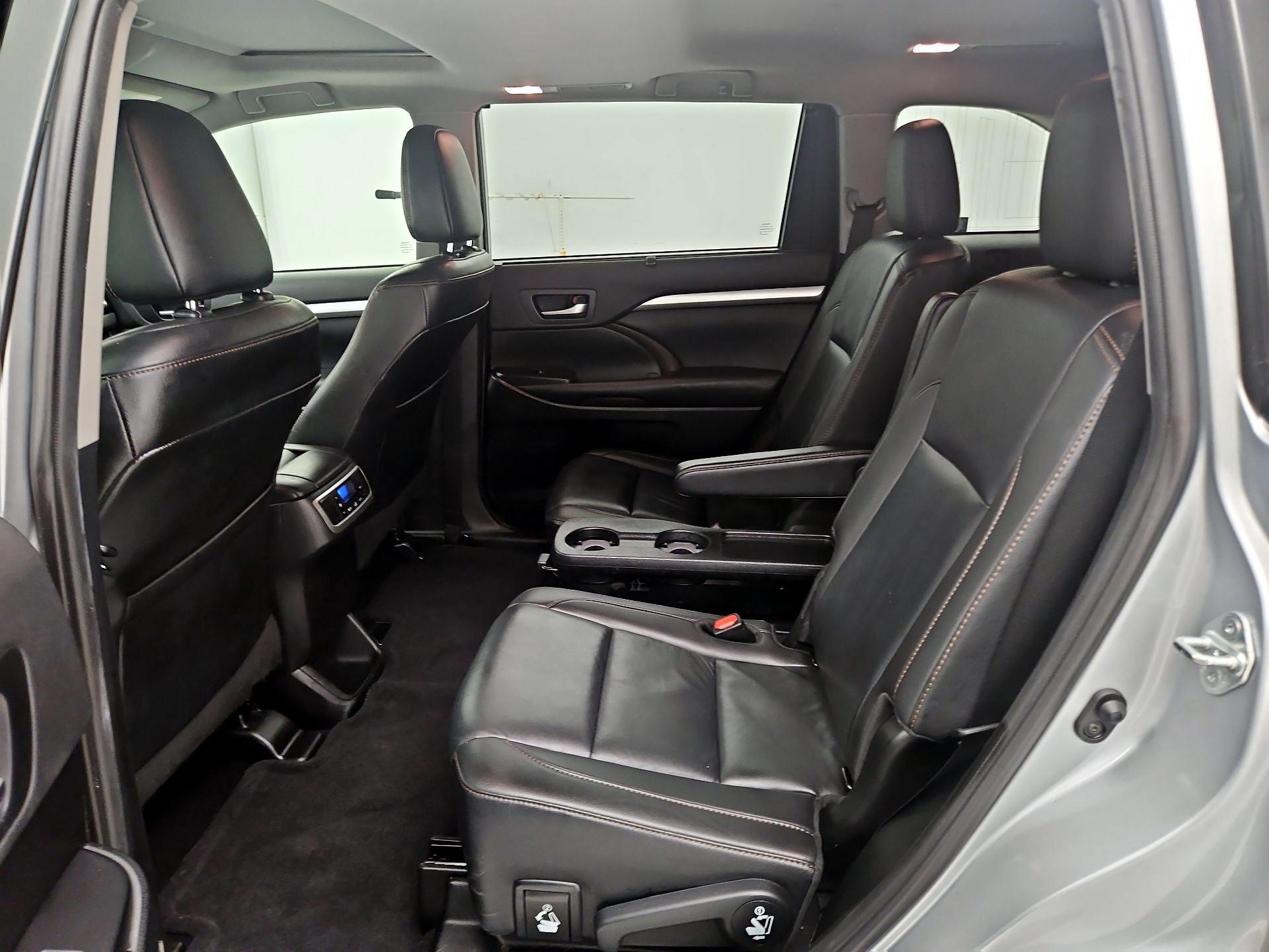Thumbnail: 2019 Toyota Highlander - 19