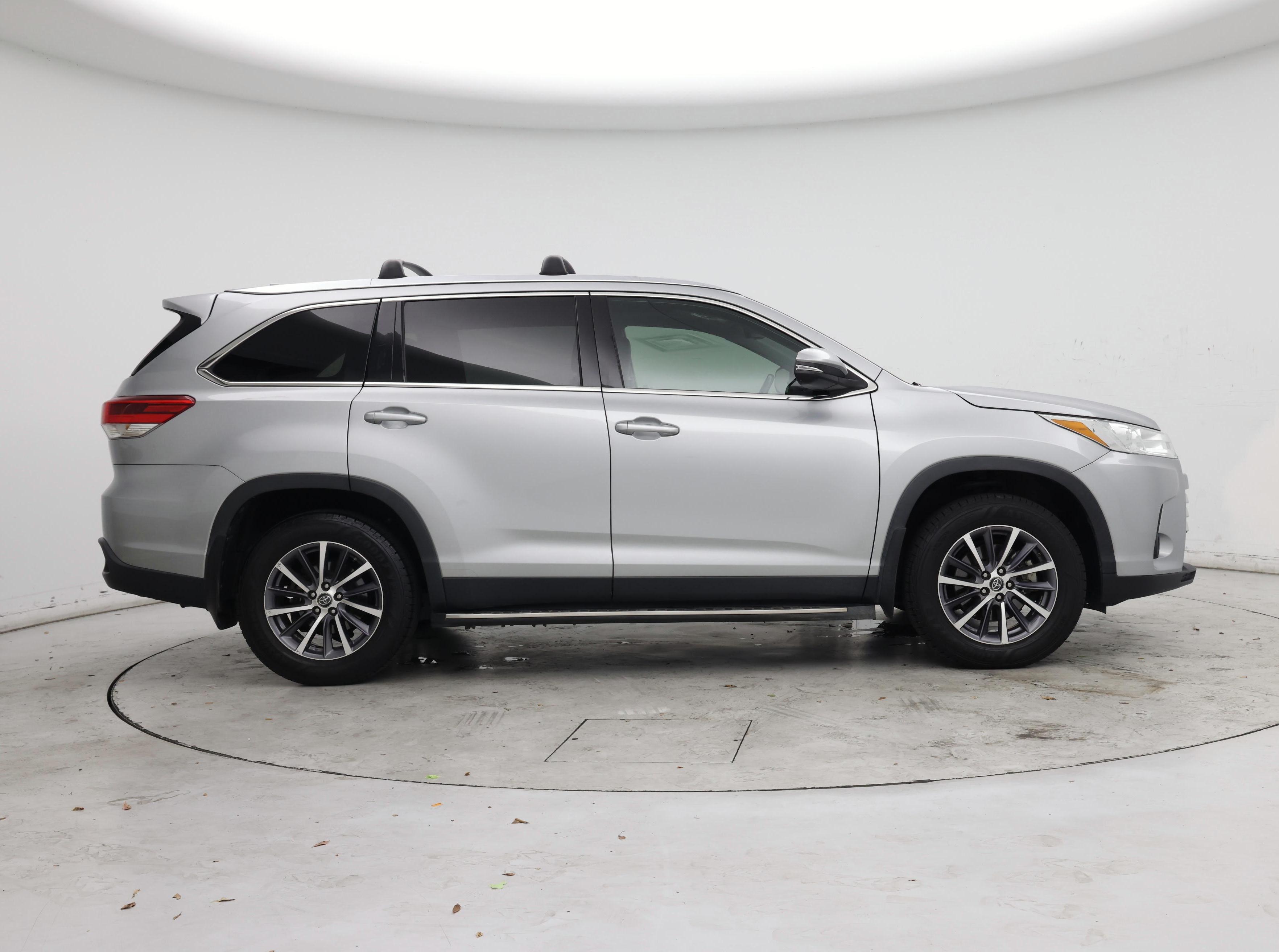Thumbnail: 2019 Toyota Highlander - 7