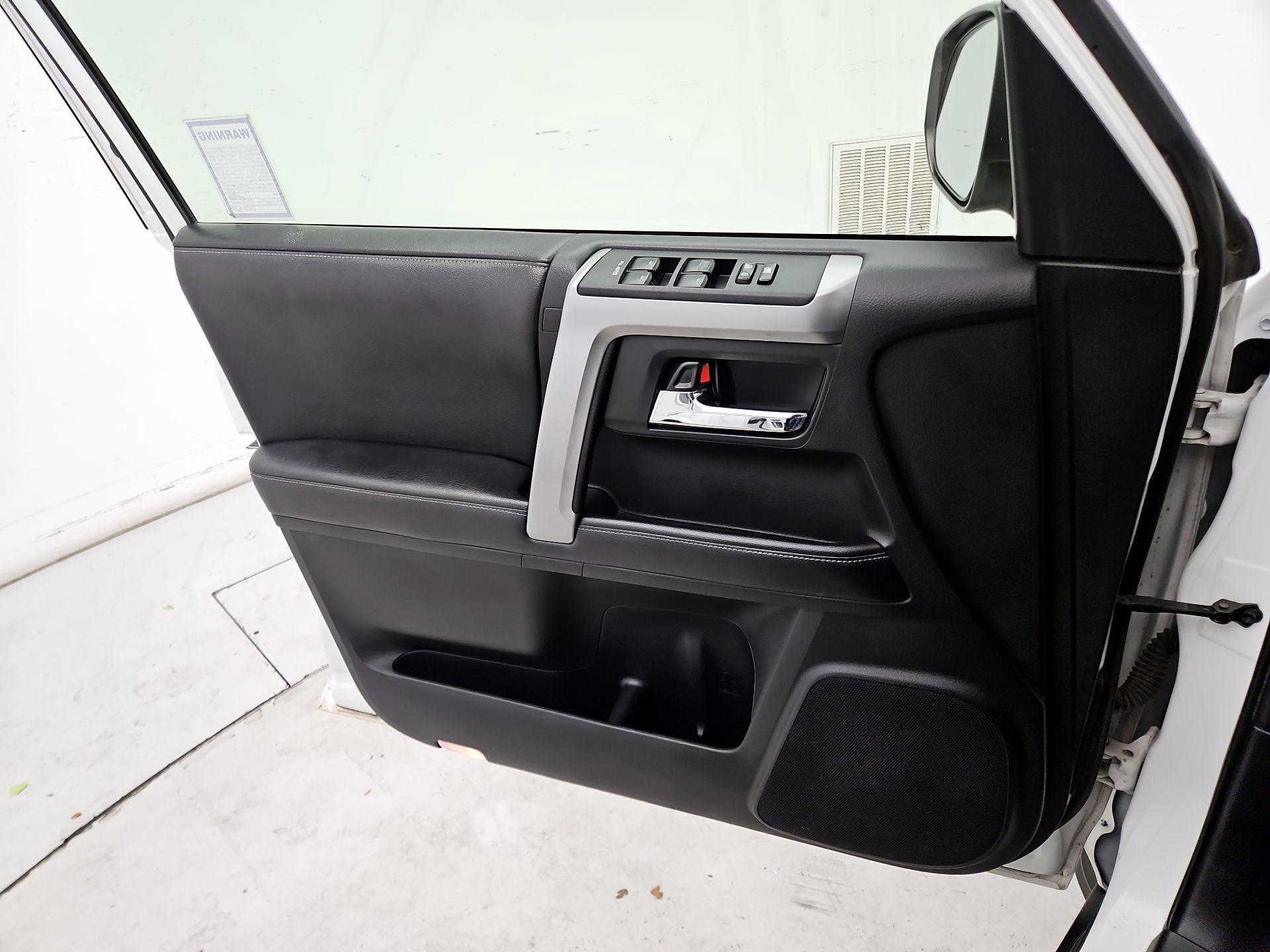 Thumbnail: 2016 Toyota 4Runner - 10