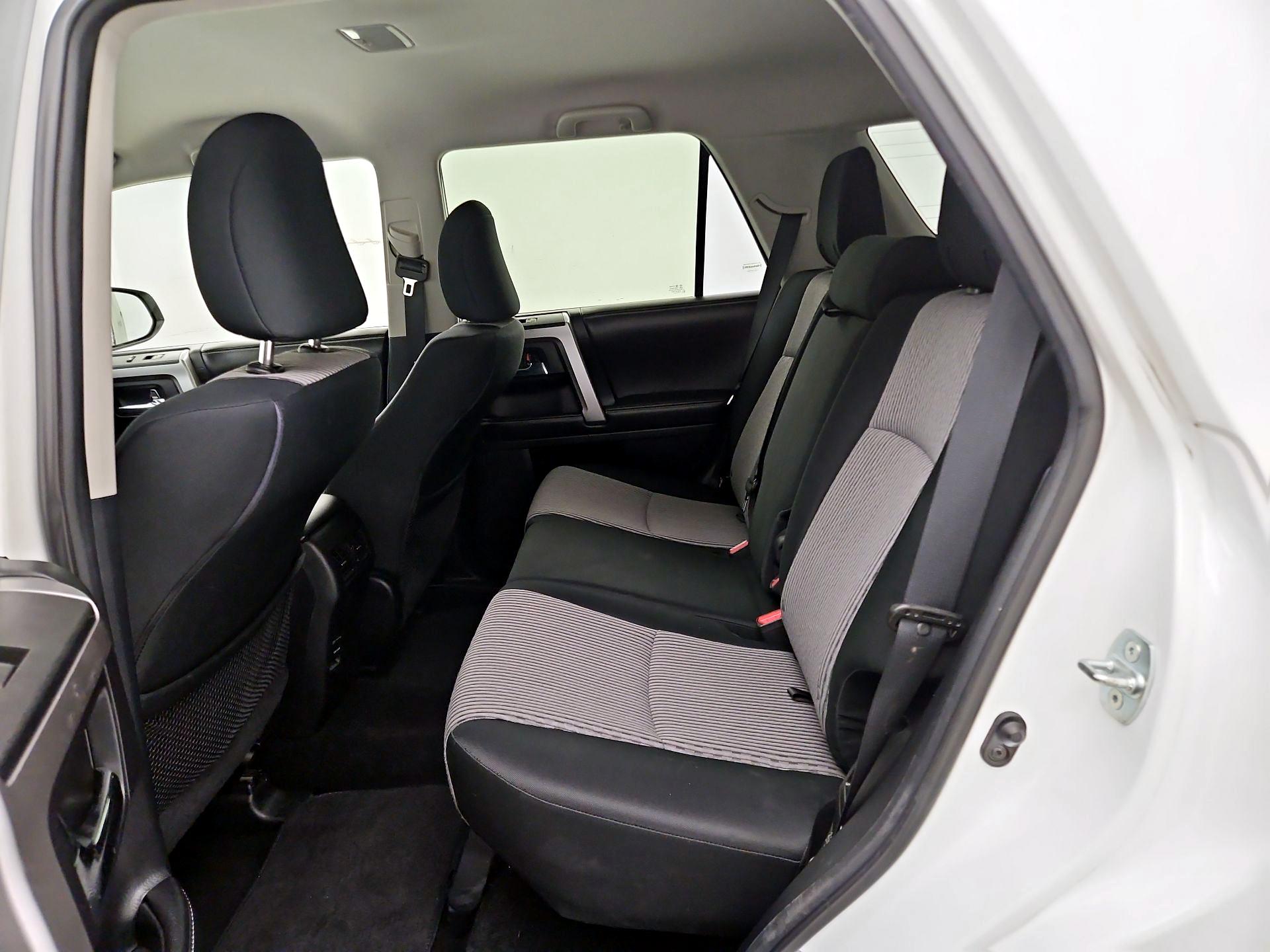 Thumbnail: 2016 Toyota 4Runner - 18