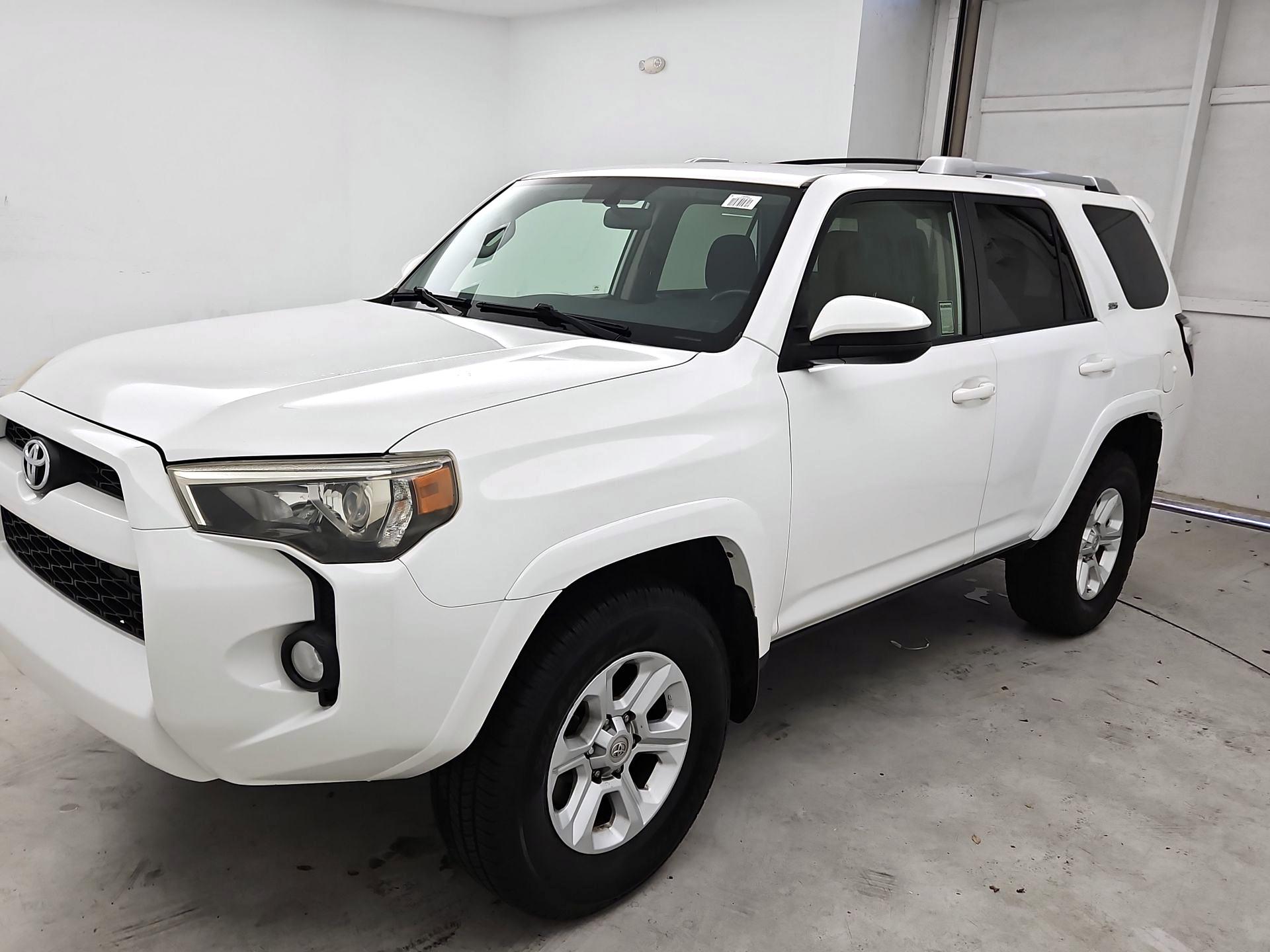 Thumbnail: 2016 Toyota 4Runner - 3