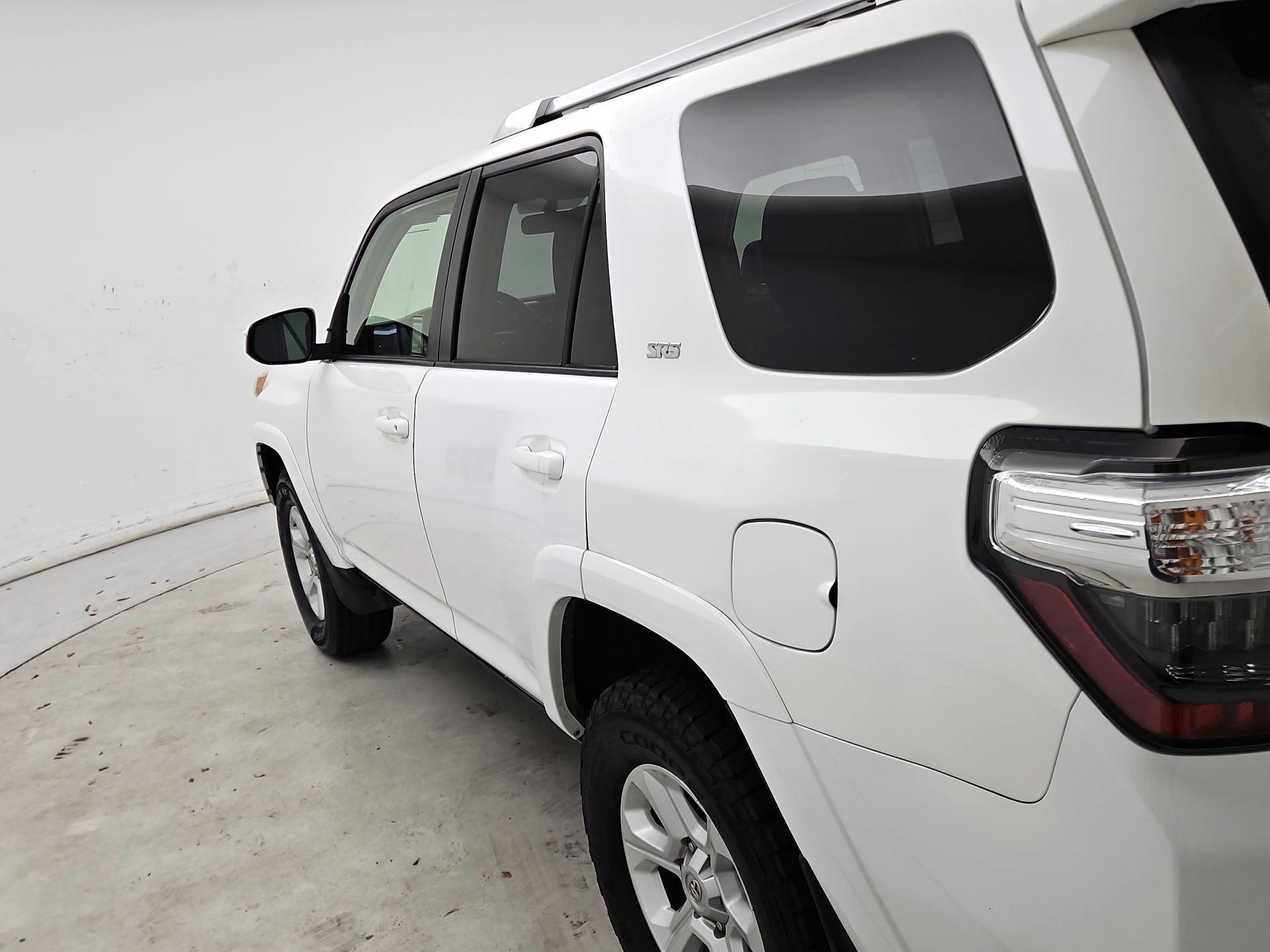 Thumbnail: 2016 Toyota 4Runner - 7