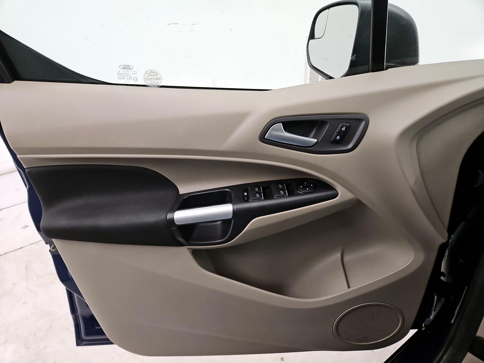 Thumbnail: 2016 Ford Transit Series - 10