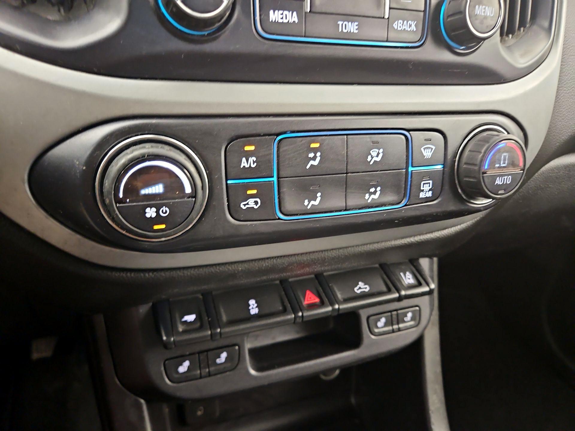 Thumbnail: 2015 Chevrolet Colorado - 16