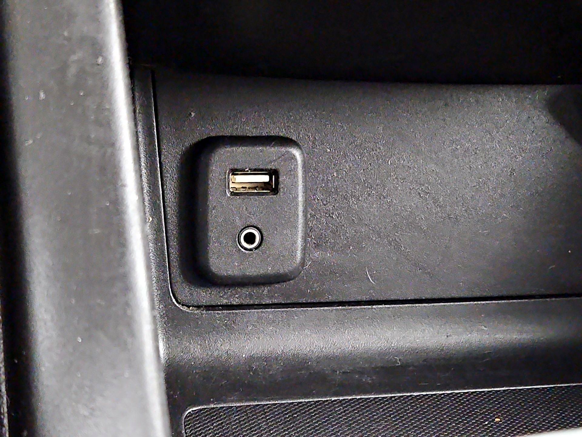 Thumbnail: 2015 Chevrolet Colorado - 18