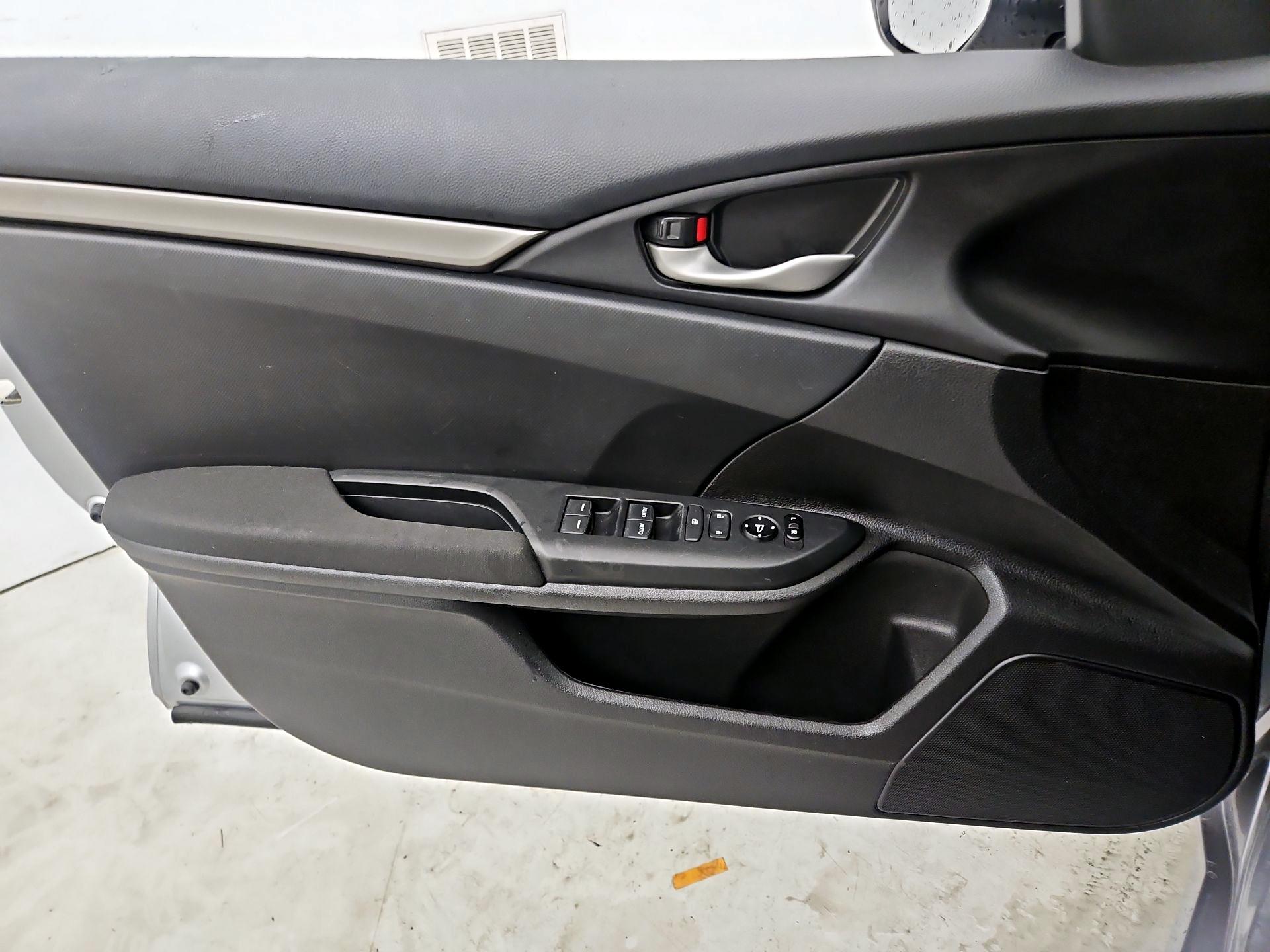 Thumbnail: 2017 Honda Civic - 12