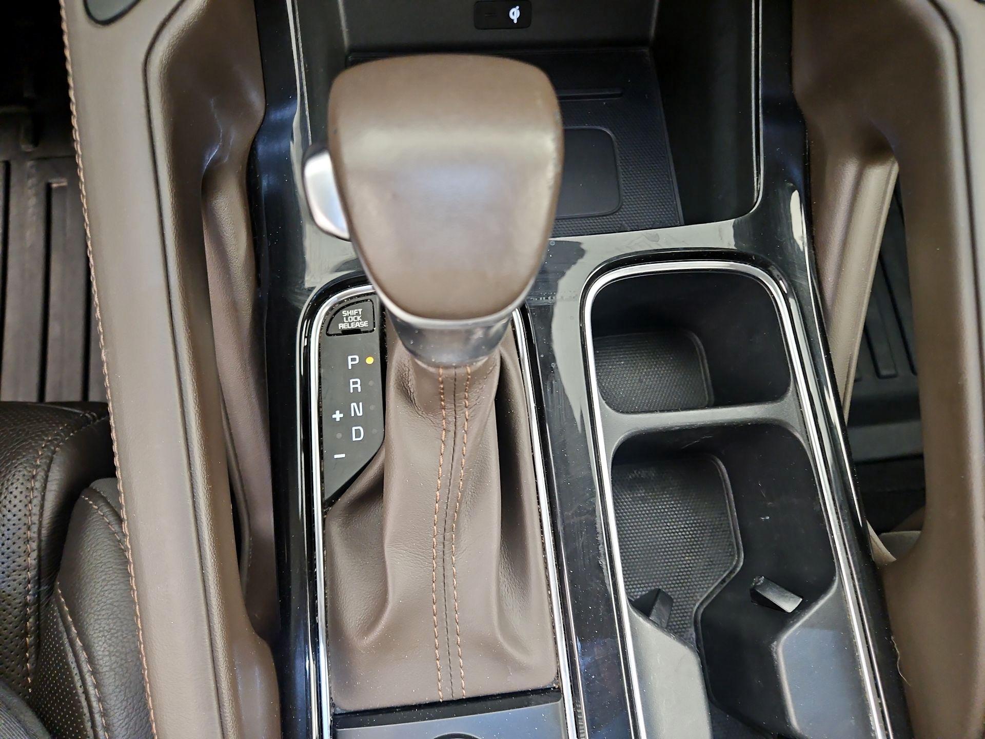 Thumbnail: 2020 Kia Telluride - 18