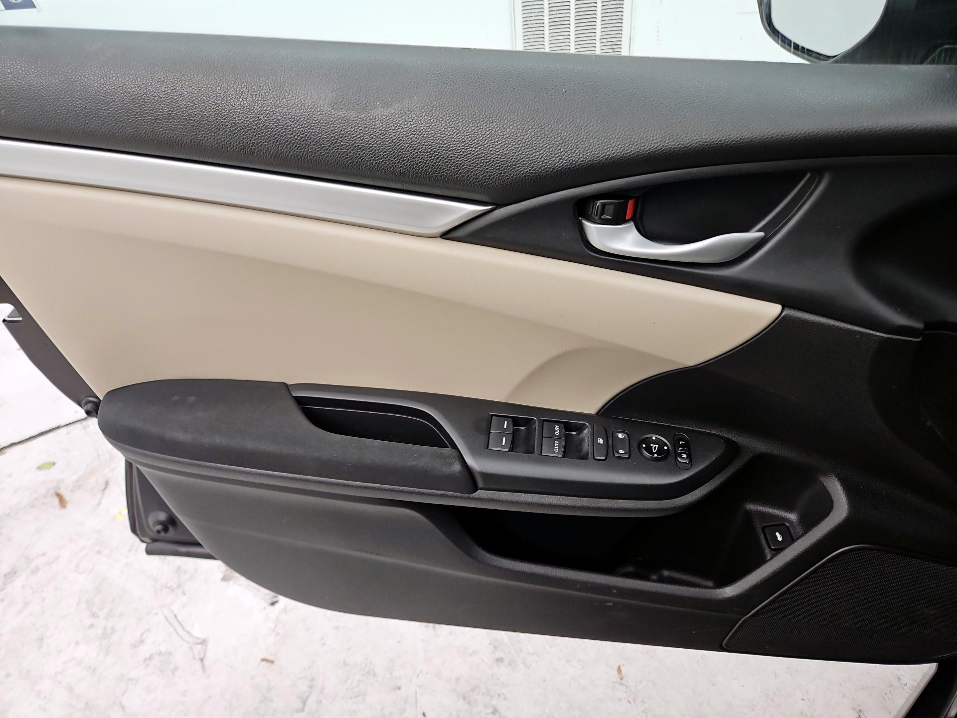 Thumbnail: 2017 Honda Civic - 12