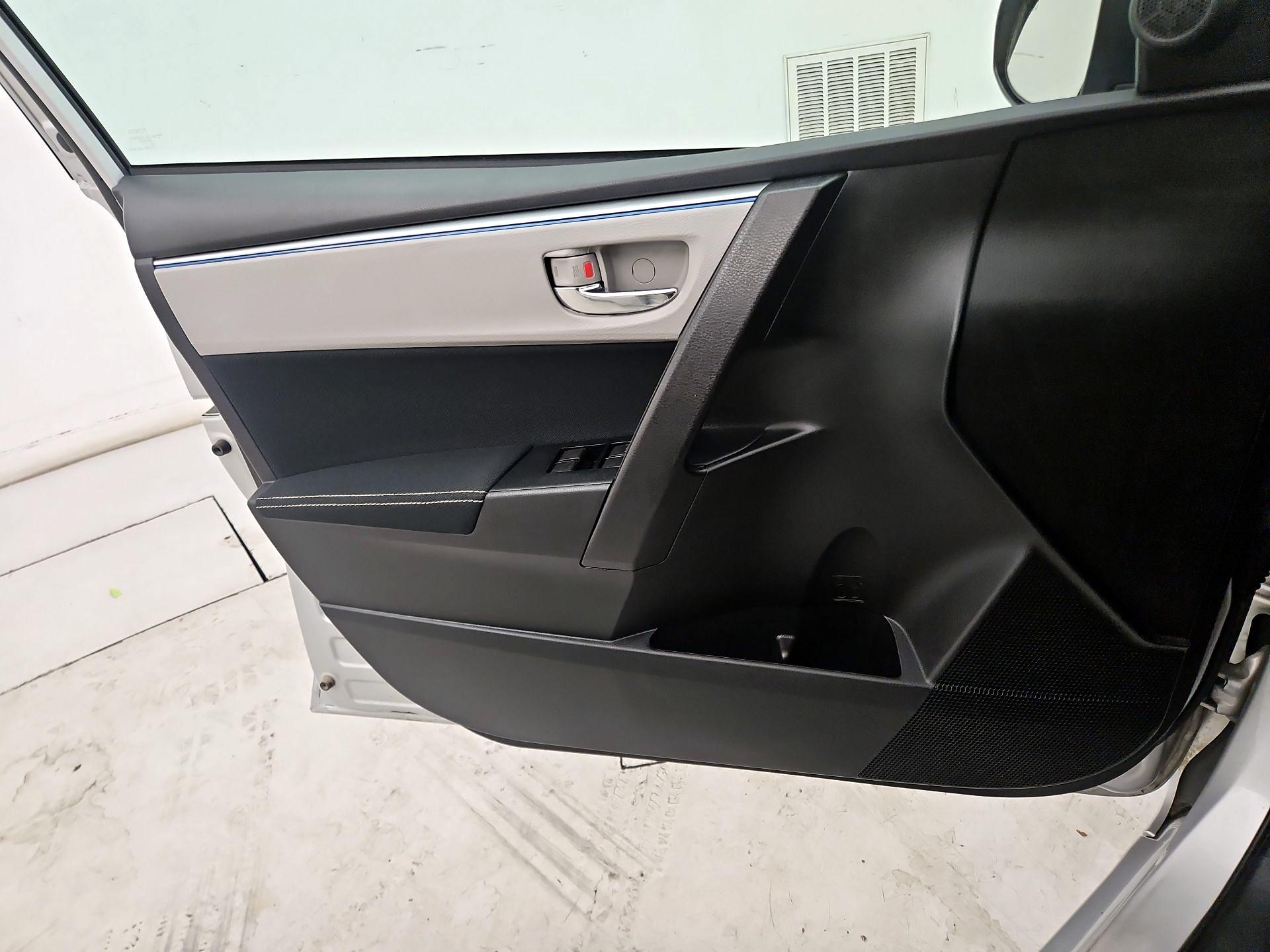Thumbnail: 2015 Toyota Corolla - 12