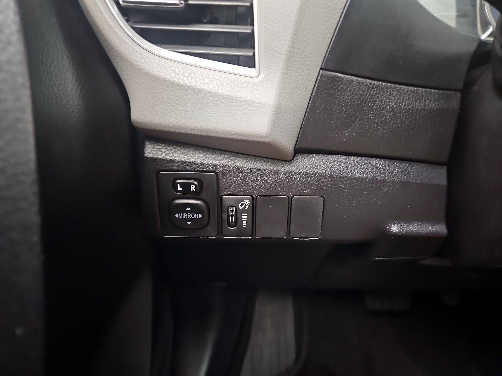 Thumbnail: 2015 Toyota Corolla - 13