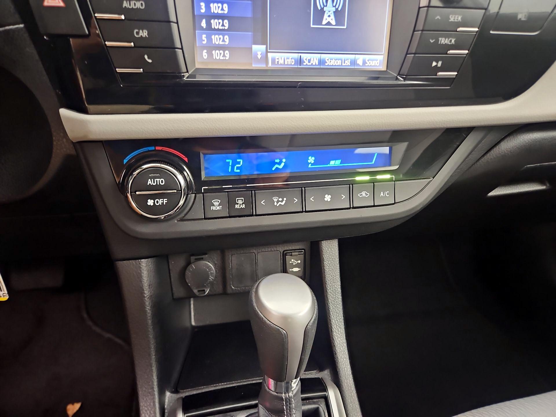 Thumbnail: 2015 Toyota Corolla - 16