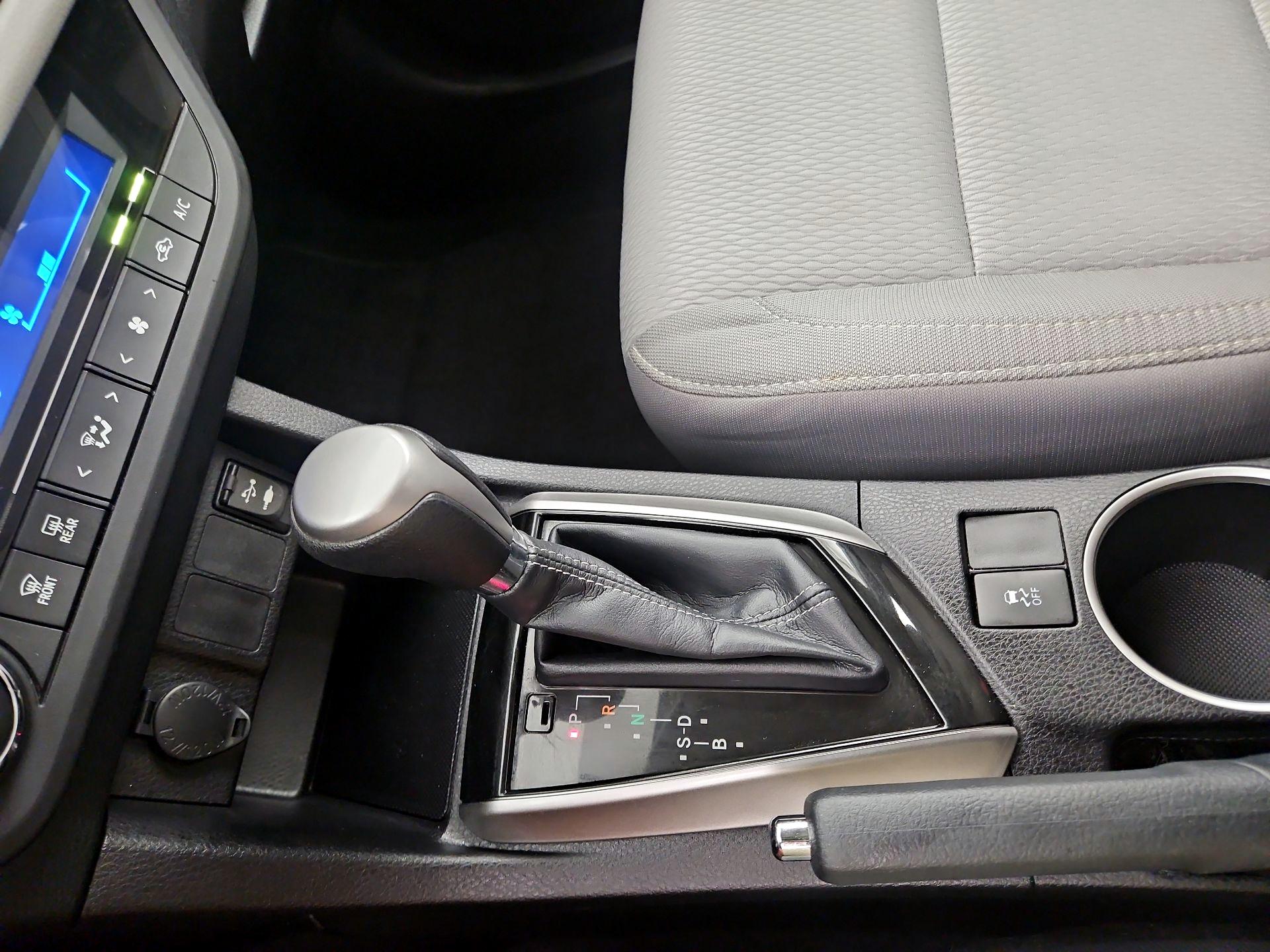 Thumbnail: 2015 Toyota Corolla - 17