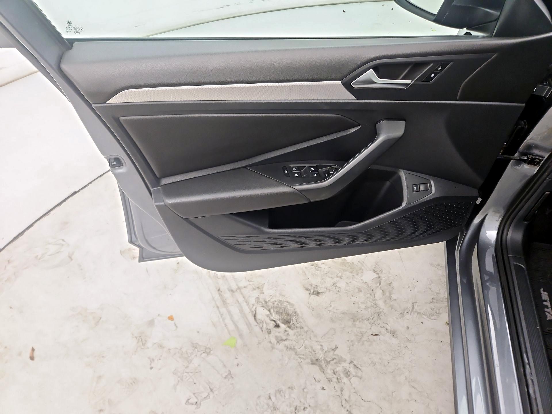 Thumbnail: 2019 Volkswagen Jetta - 12