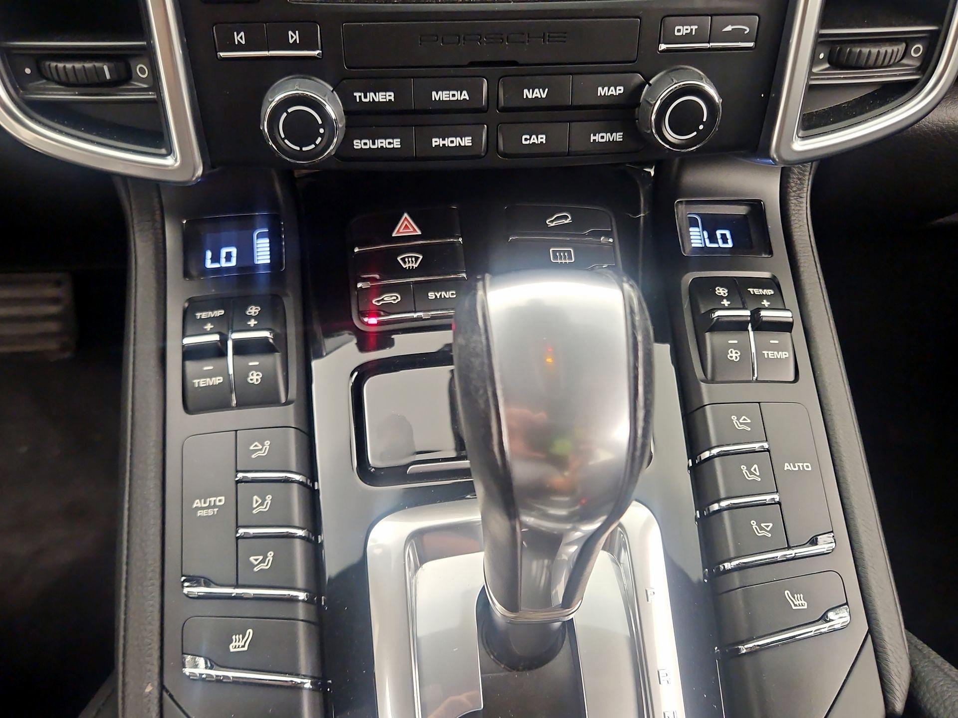 Thumbnail: 2018 Porsche Cayenne - 16