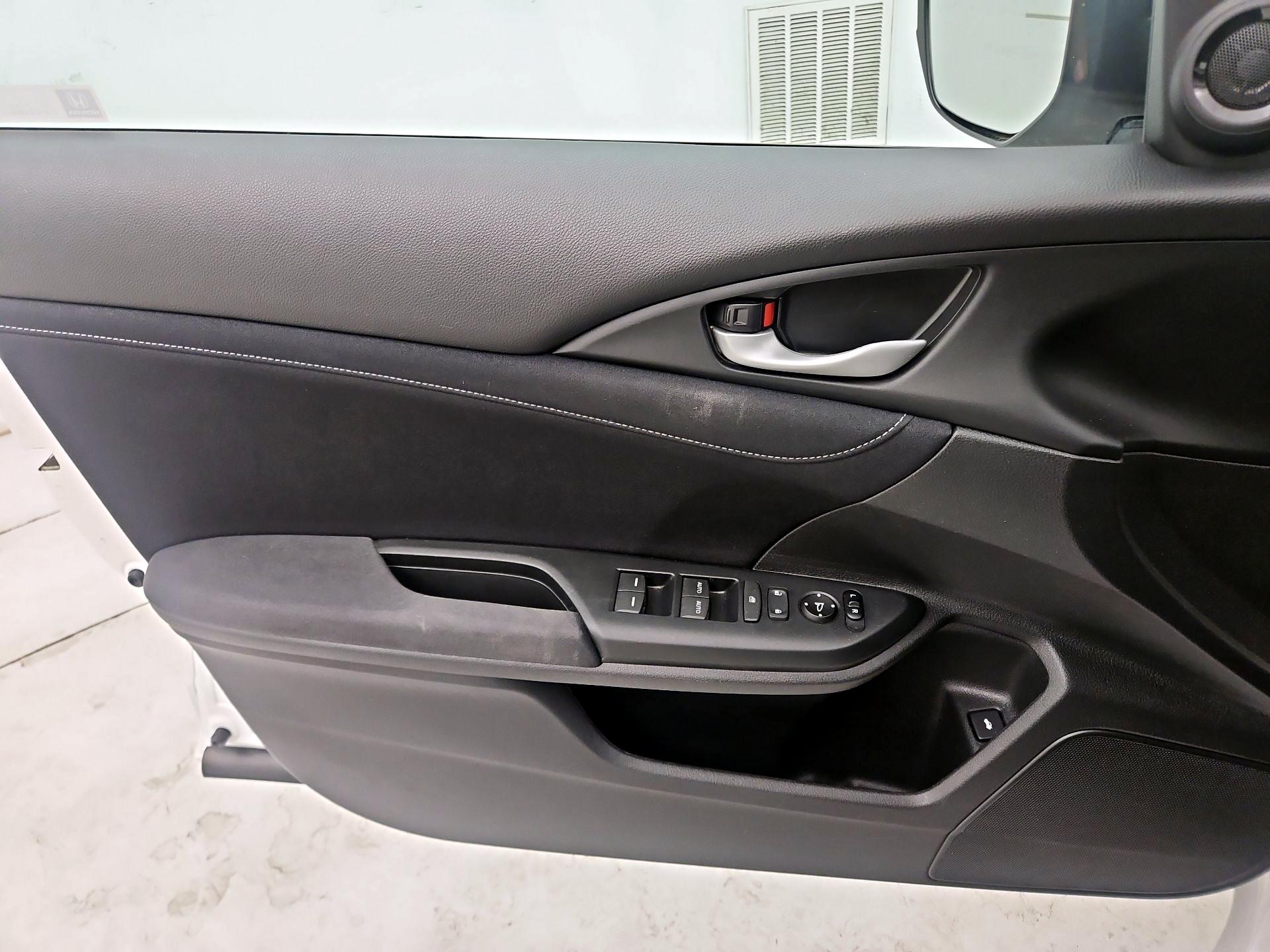 Thumbnail: 2019 Honda Insight - 12