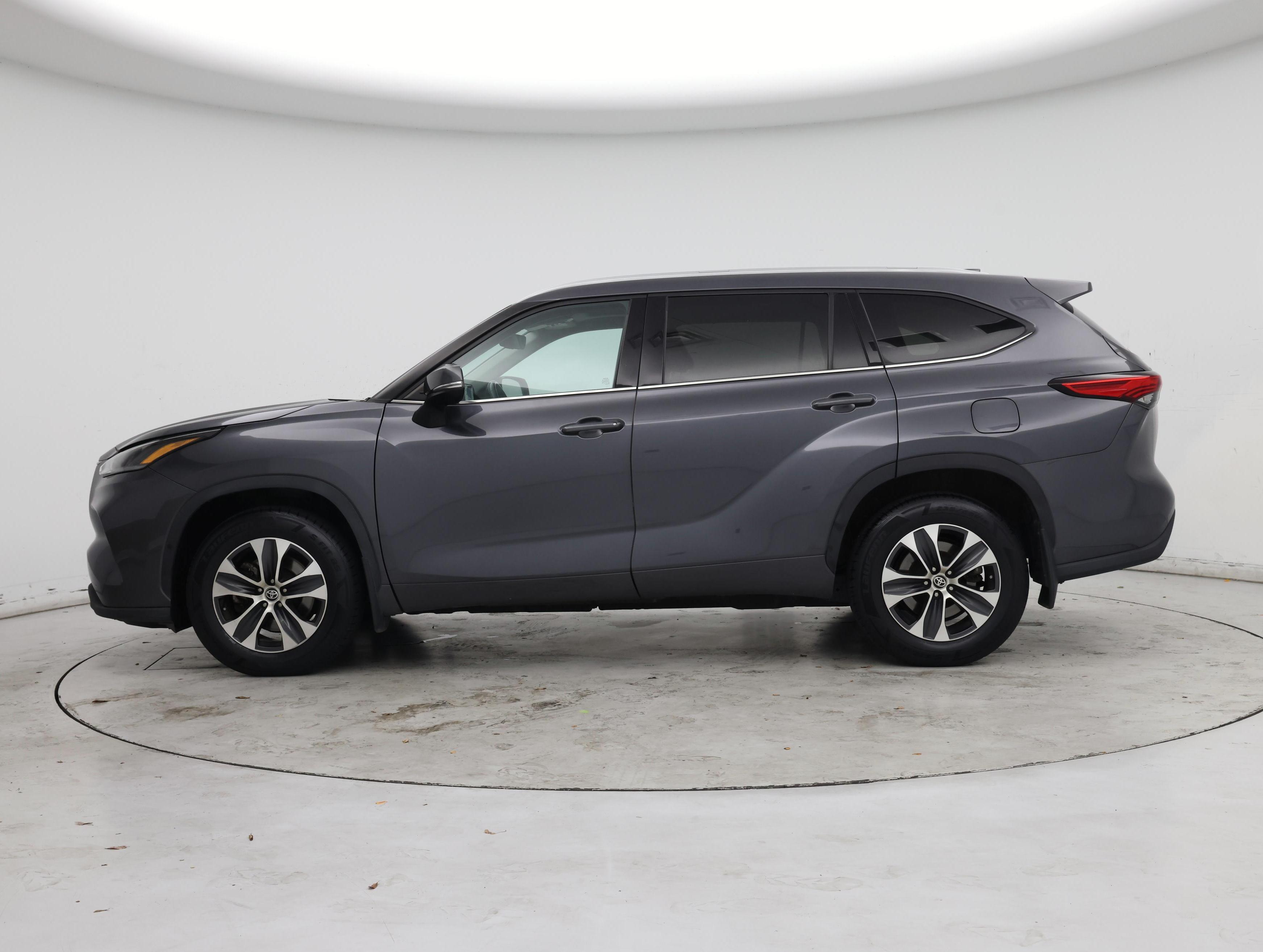 Thumbnail: 2021 Toyota Highlander - 3