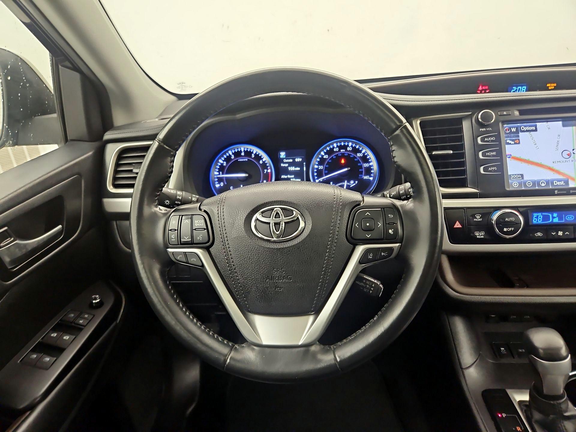 Thumbnail: 2019 Toyota Highlander - 10
