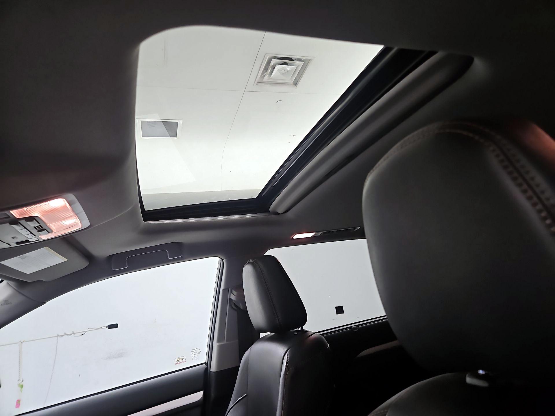 Thumbnail: 2019 Toyota Highlander - 20
